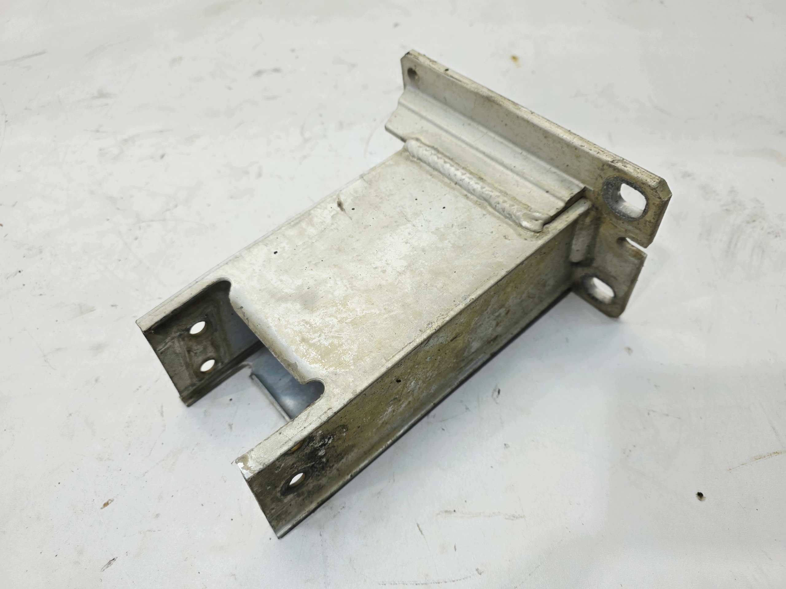 špička nosníku levá AUDI A4 B8 A5 8T LIFT 8K0807133D
