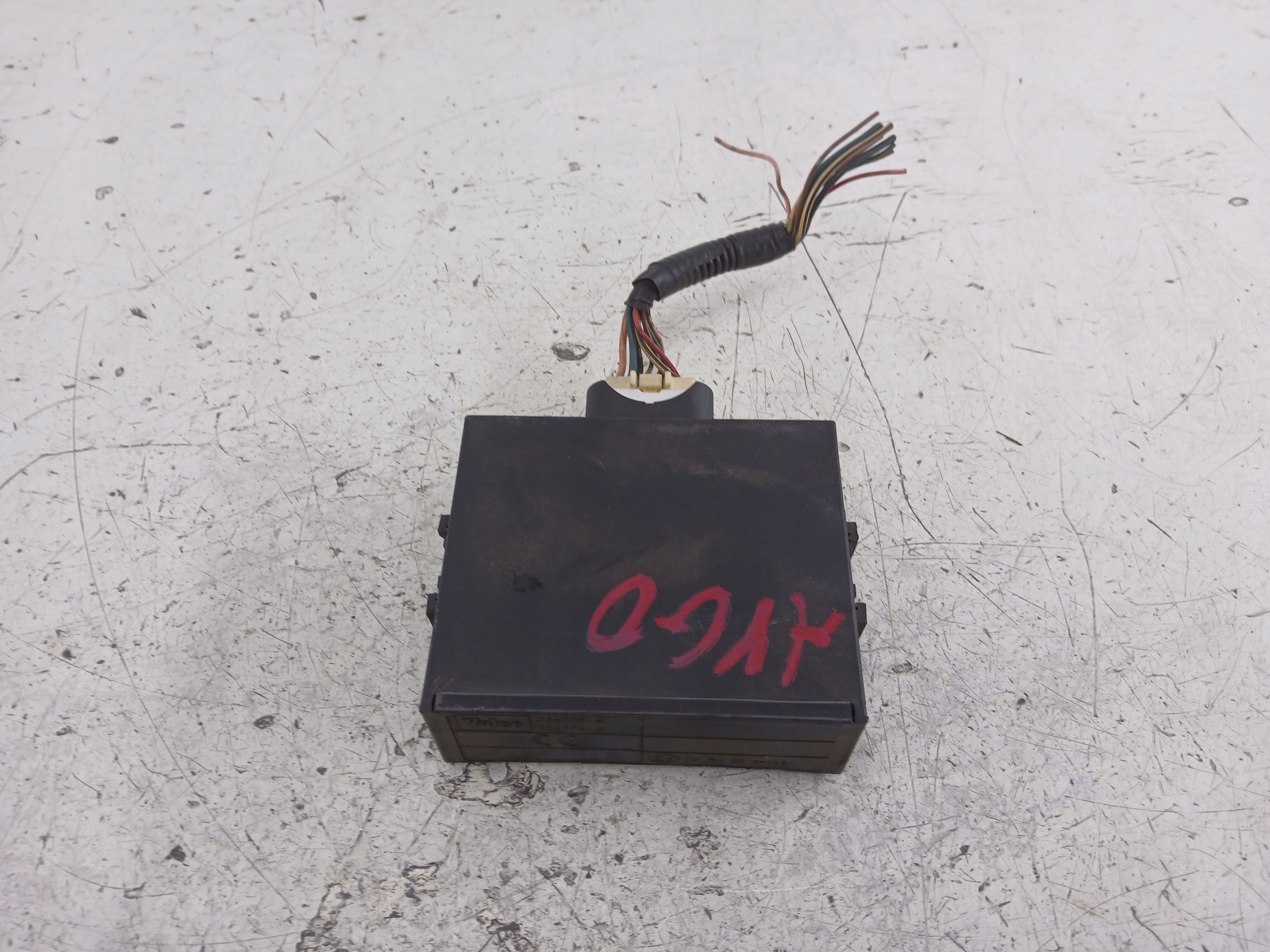 TOYOTA AYGO et Unité commande confort 89740-0H010-00