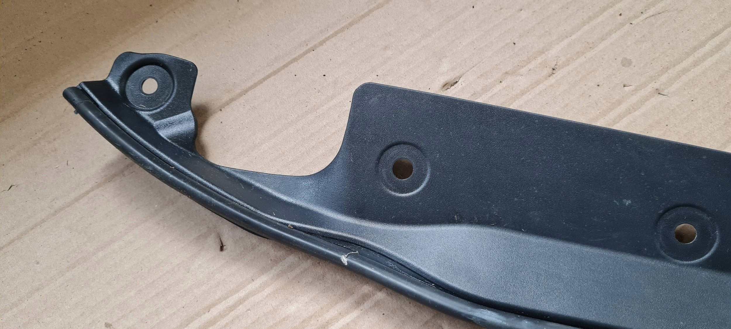 Chrysler Pacifica 2022 cover bonnet boot right sensor 68416654