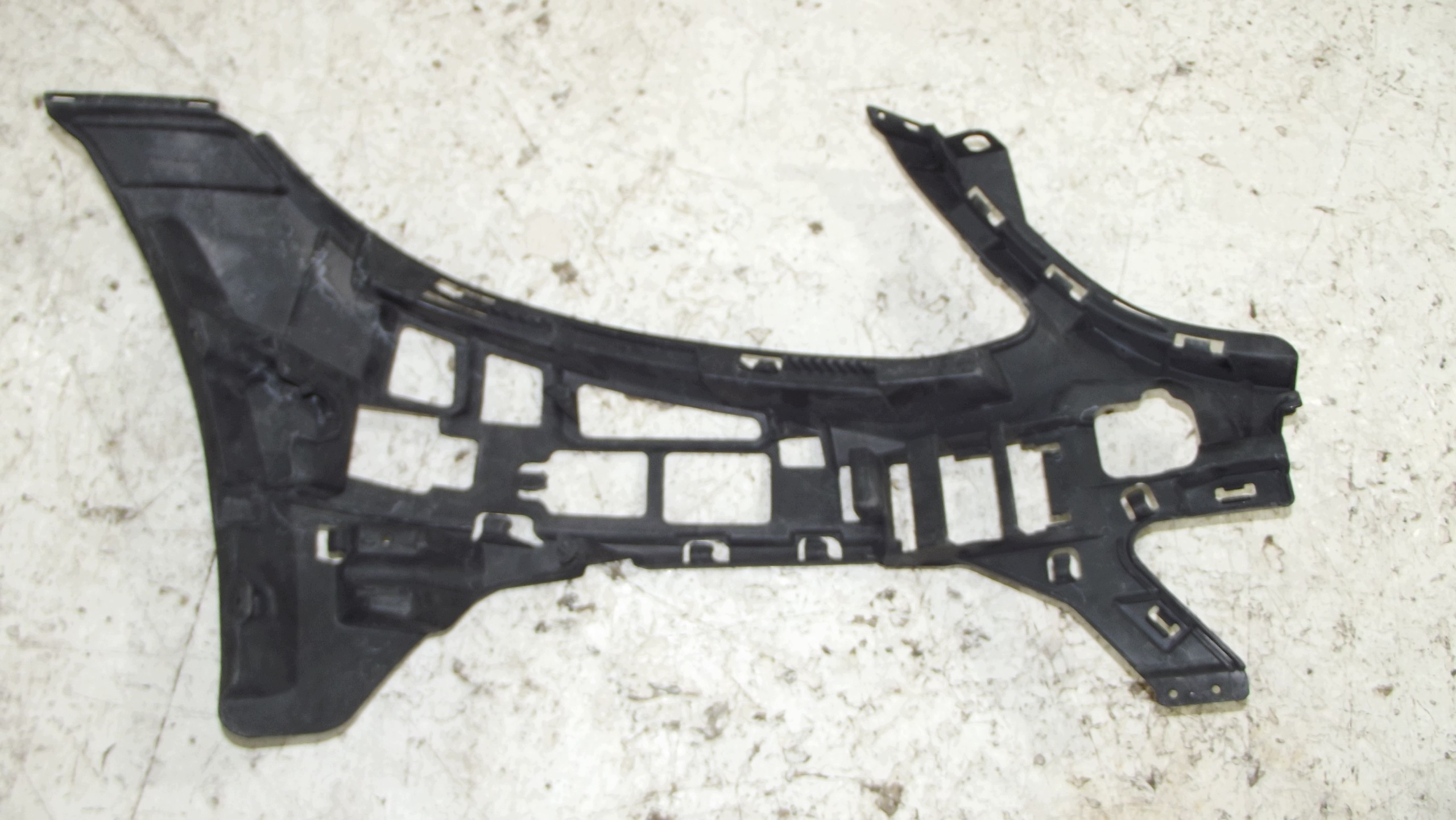 Mercedes C Klasa W205 AMG bumper bracket left front A2058850765