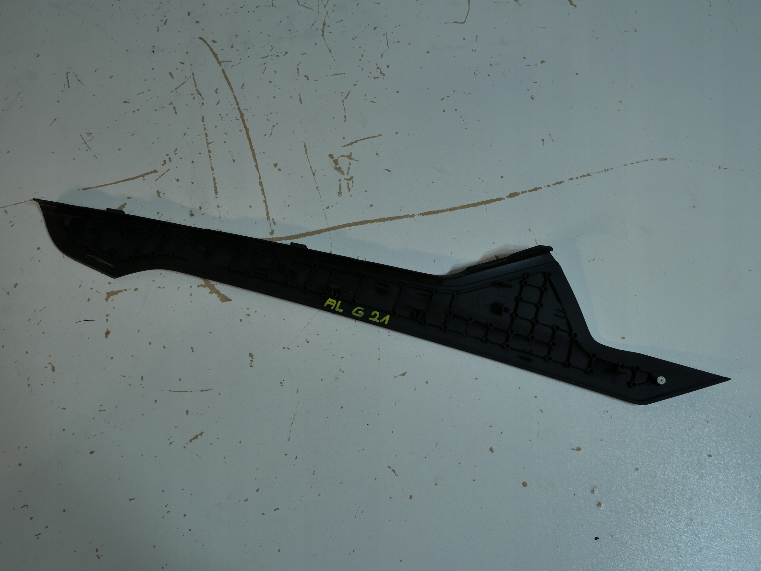 8W1863305B moulding side consoles left AUDI A4 B9