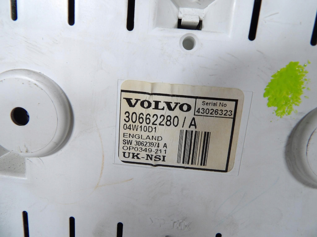 VOLVO V40 and 1.8B dials 30662280