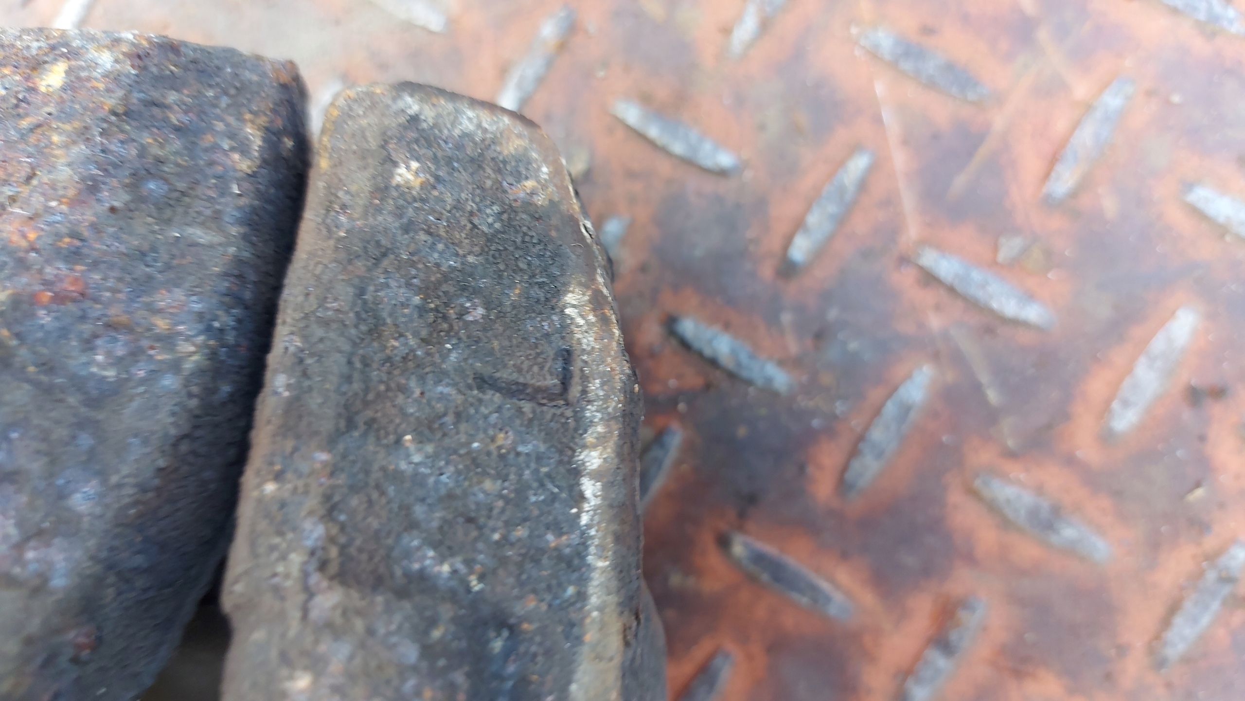 caliper brake left front TOYOTA RAV4 III 2,2 177KM