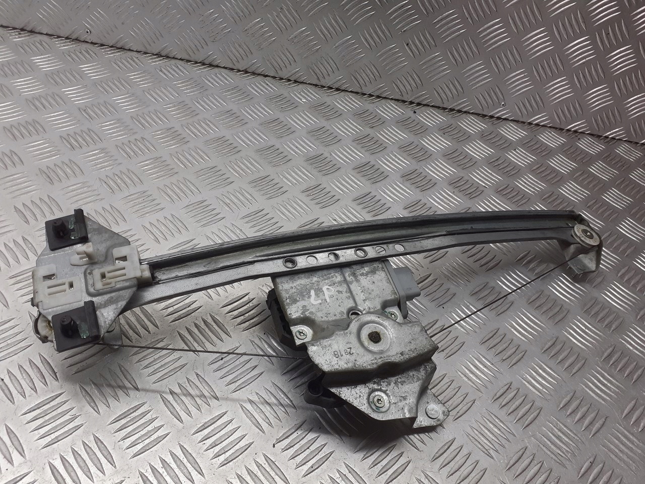 MECHANIZM SZYBY LEWY PRZÓD DACIA LODGY 1.6 128001492 Producent części Dacia OE