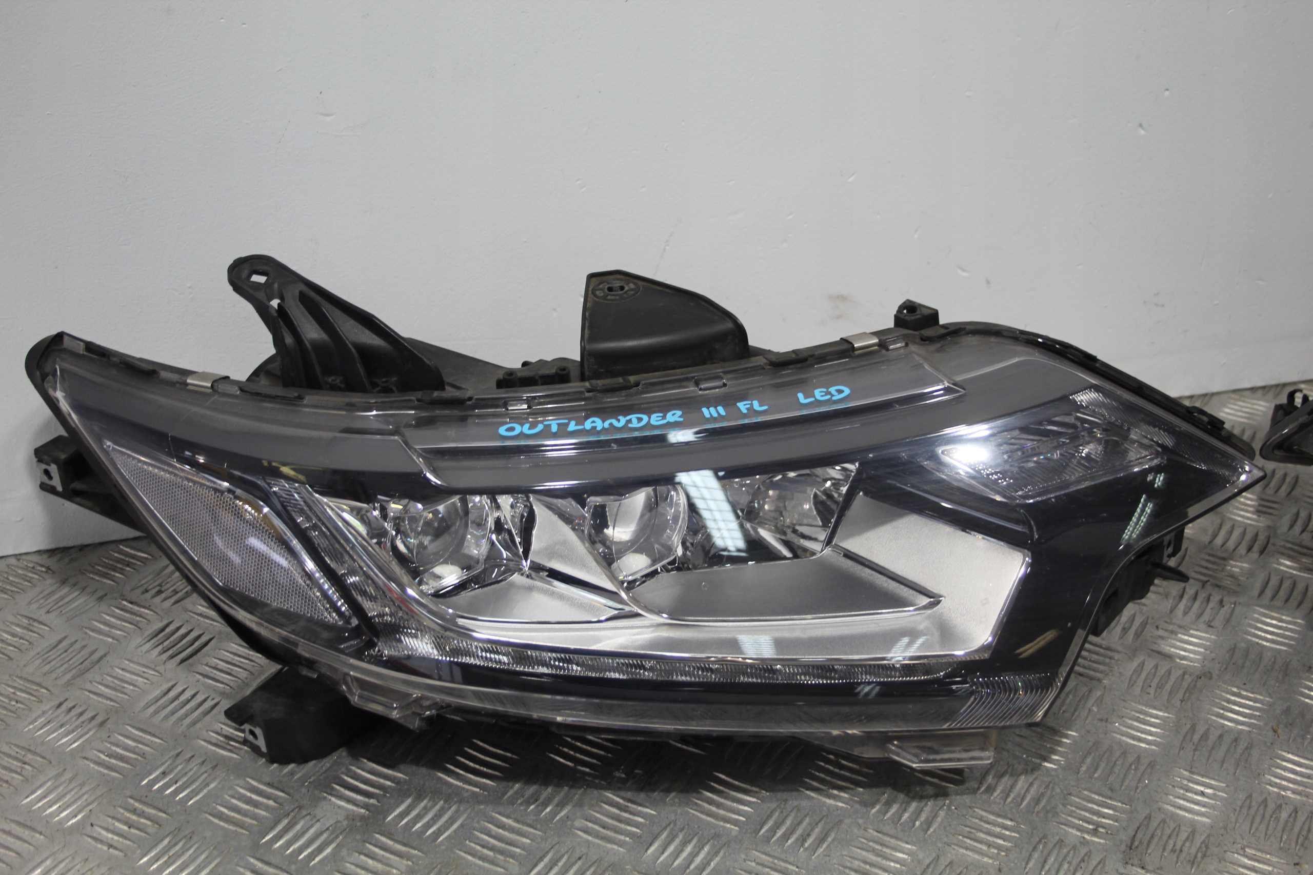 lights front LED MITSUBISHI OUTLANDER III 3 LIFT
