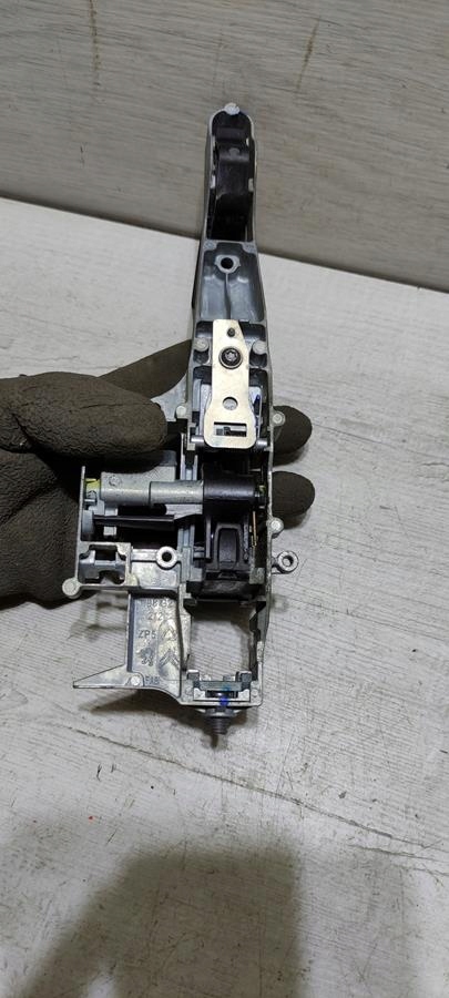handle exterior left front Peugeot 2008 14r