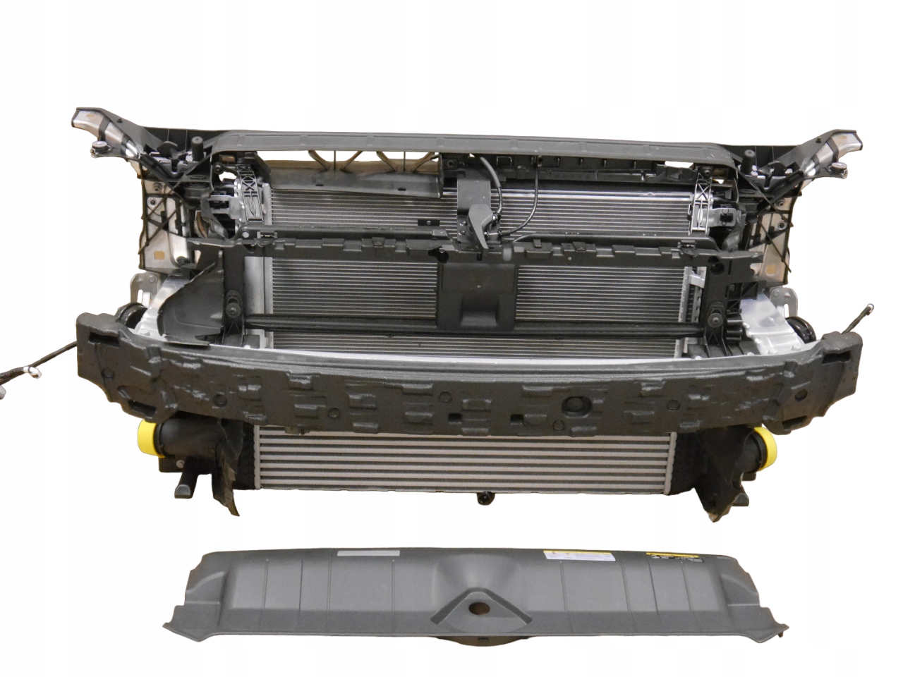 AUDI A4 A5 8W PAS PRZEDNI CHŁODNICE 2.0 TFSI