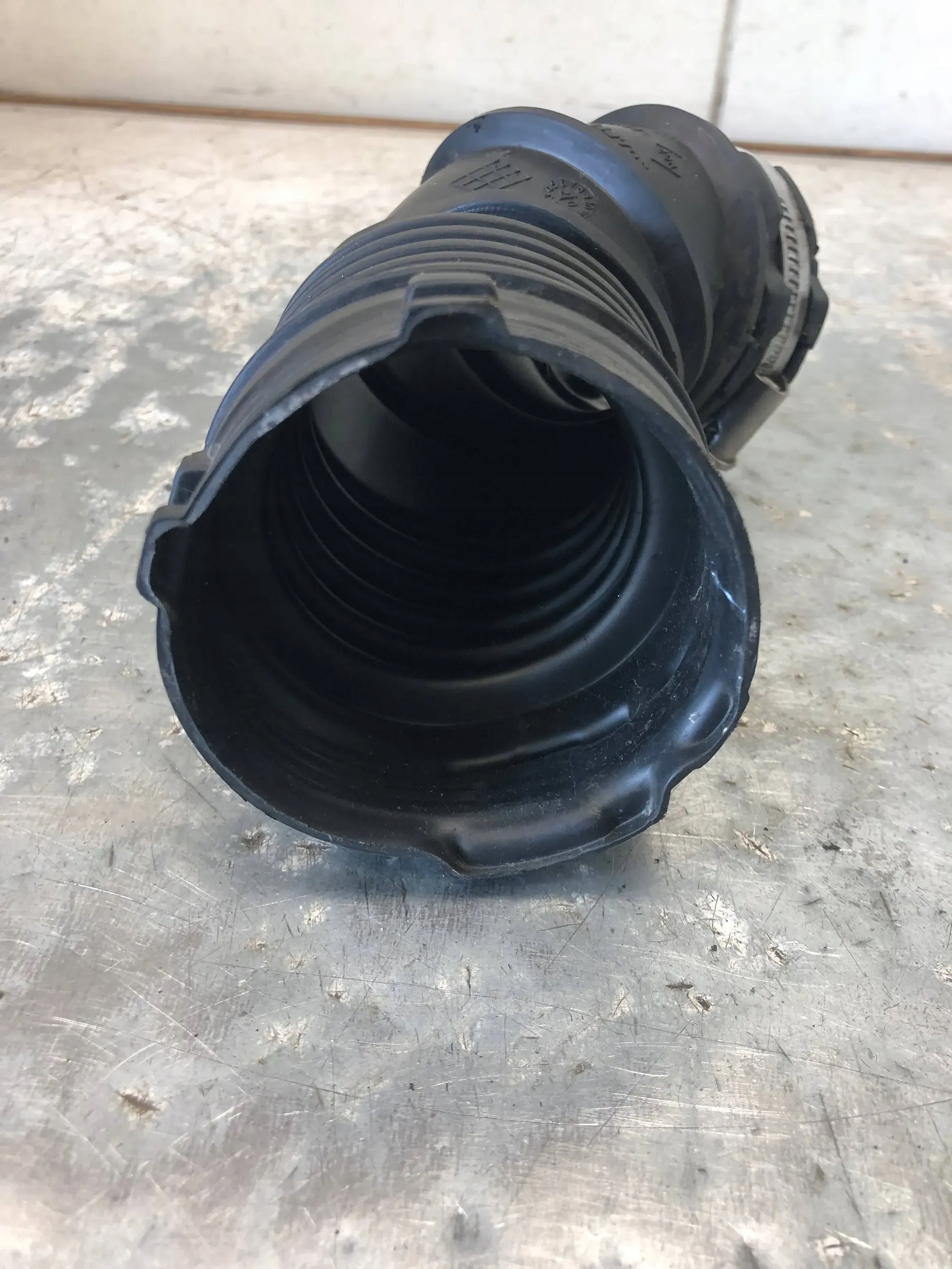 pipe air hose DACIA DOKKER 165758477R