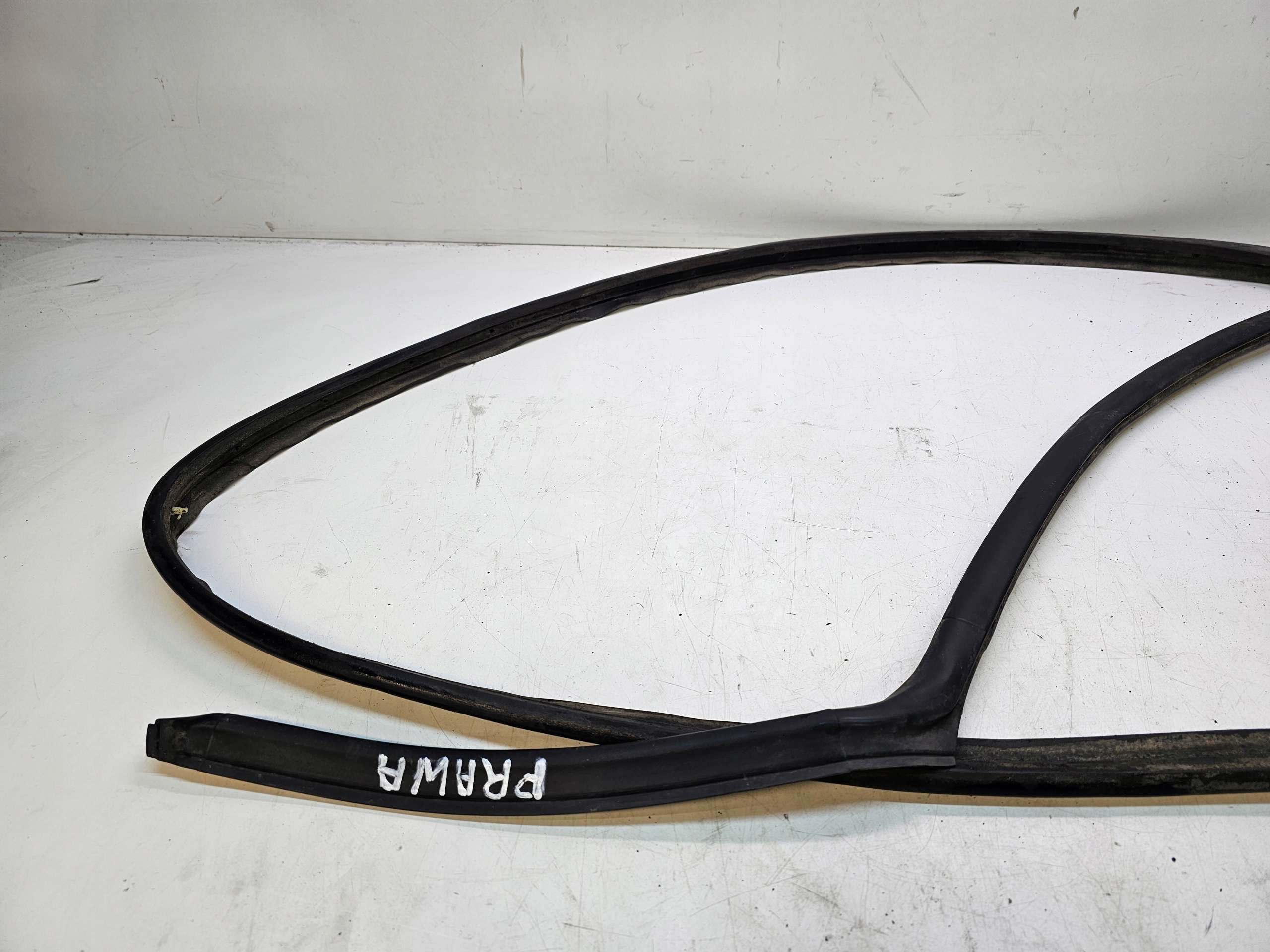 gasket threshold right AUDI Q5 8R