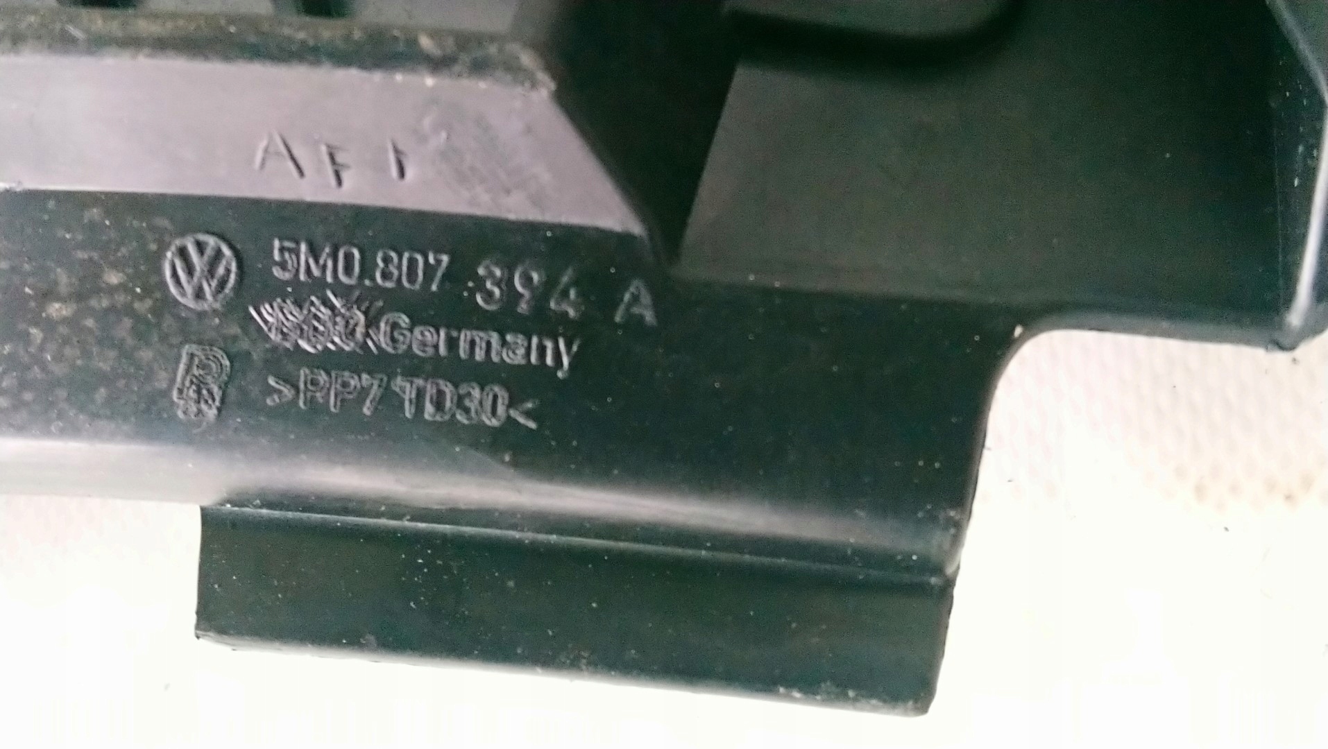 bumper bracket right rear part VW GOLF V plus 5M0807394A