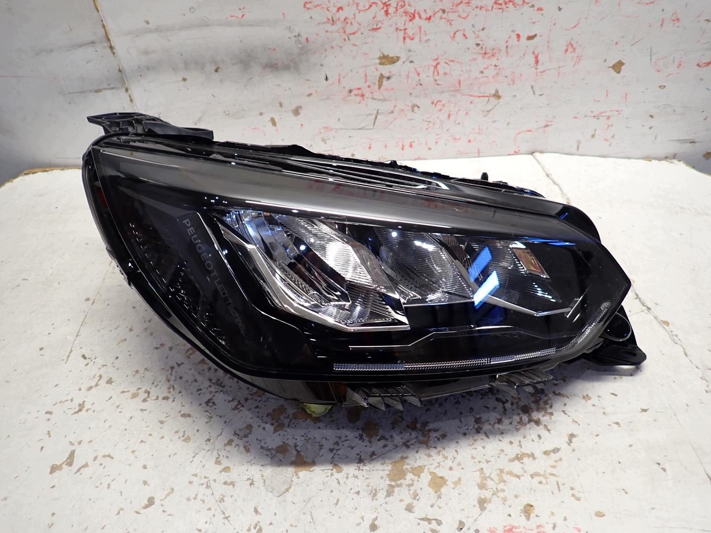 light front front right PEUGEOT 208 II 2008 II 2019- FULL LED 9855524880
