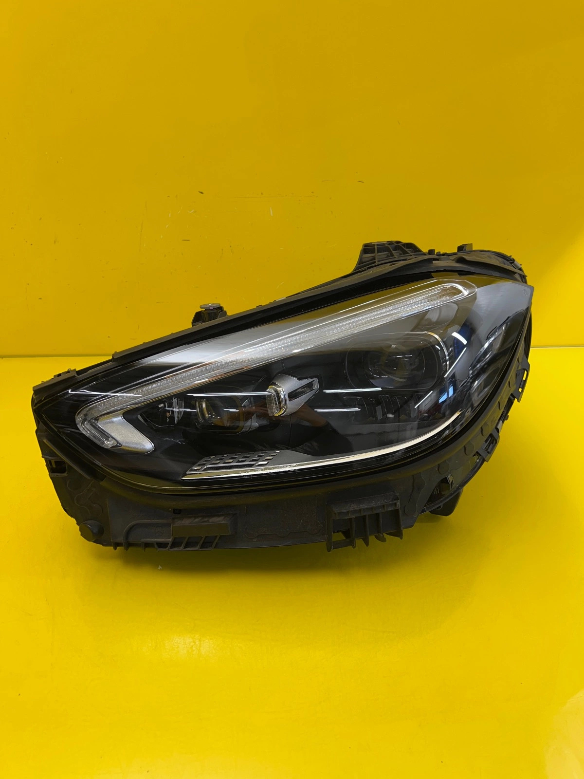 light left Mercedes C-Klasa W206 A2069065304 Digital Light