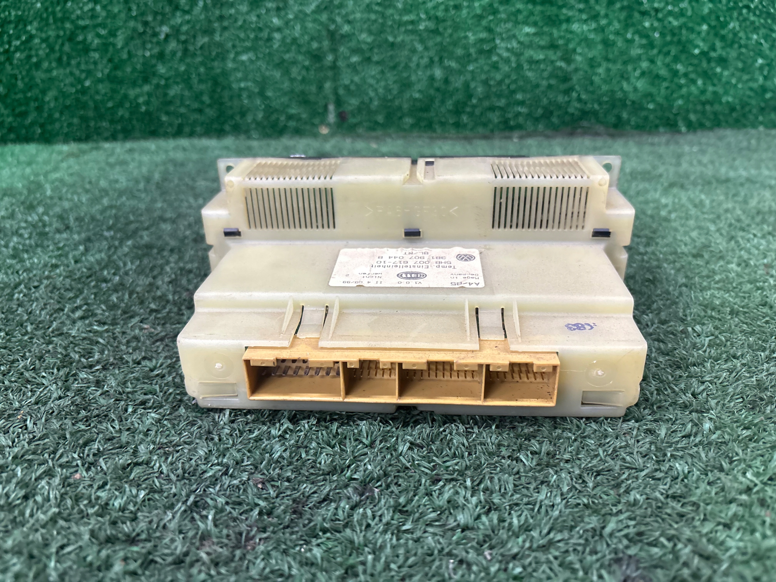 vezérlö panel szellőző VOLKSWAGEN PASSAT B5