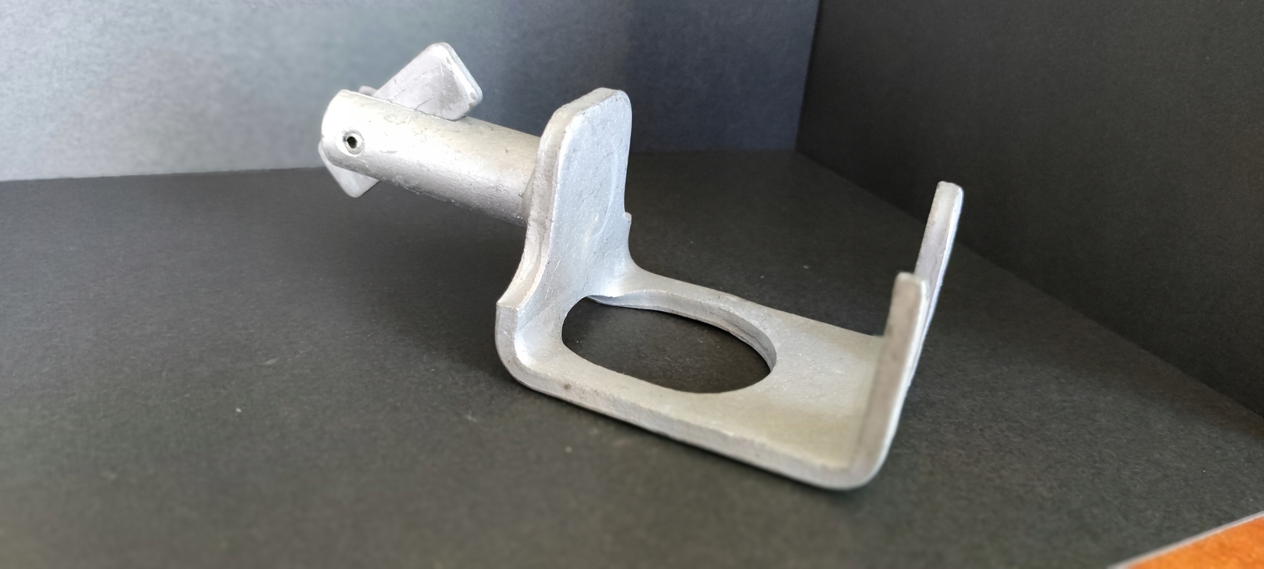 DOLNE MOCOWANIE STĘŻENIA-STARTÓWKA DO RUSZTOWANIA Marka AXA