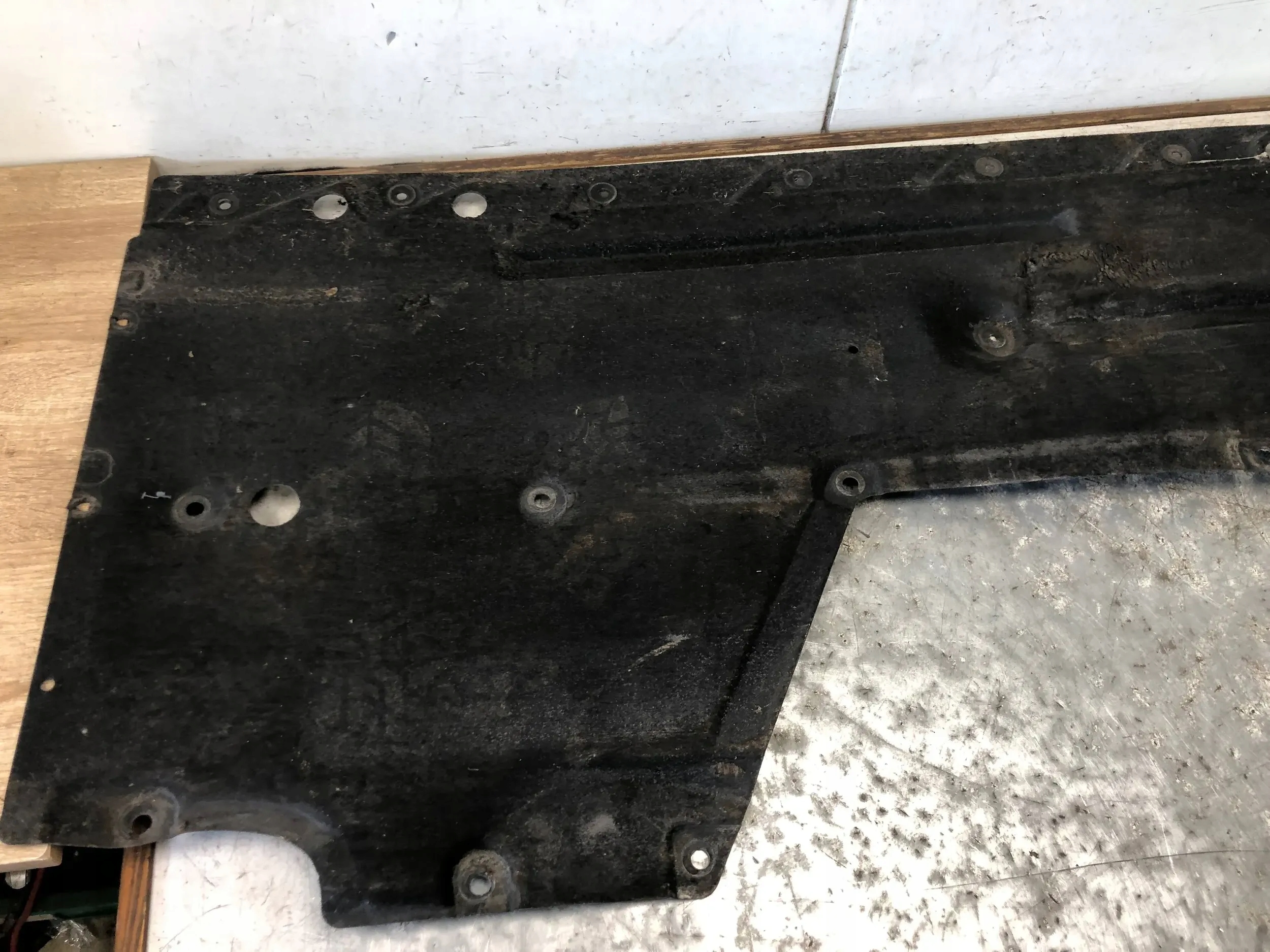 cover chassis right BMW F30 7241834