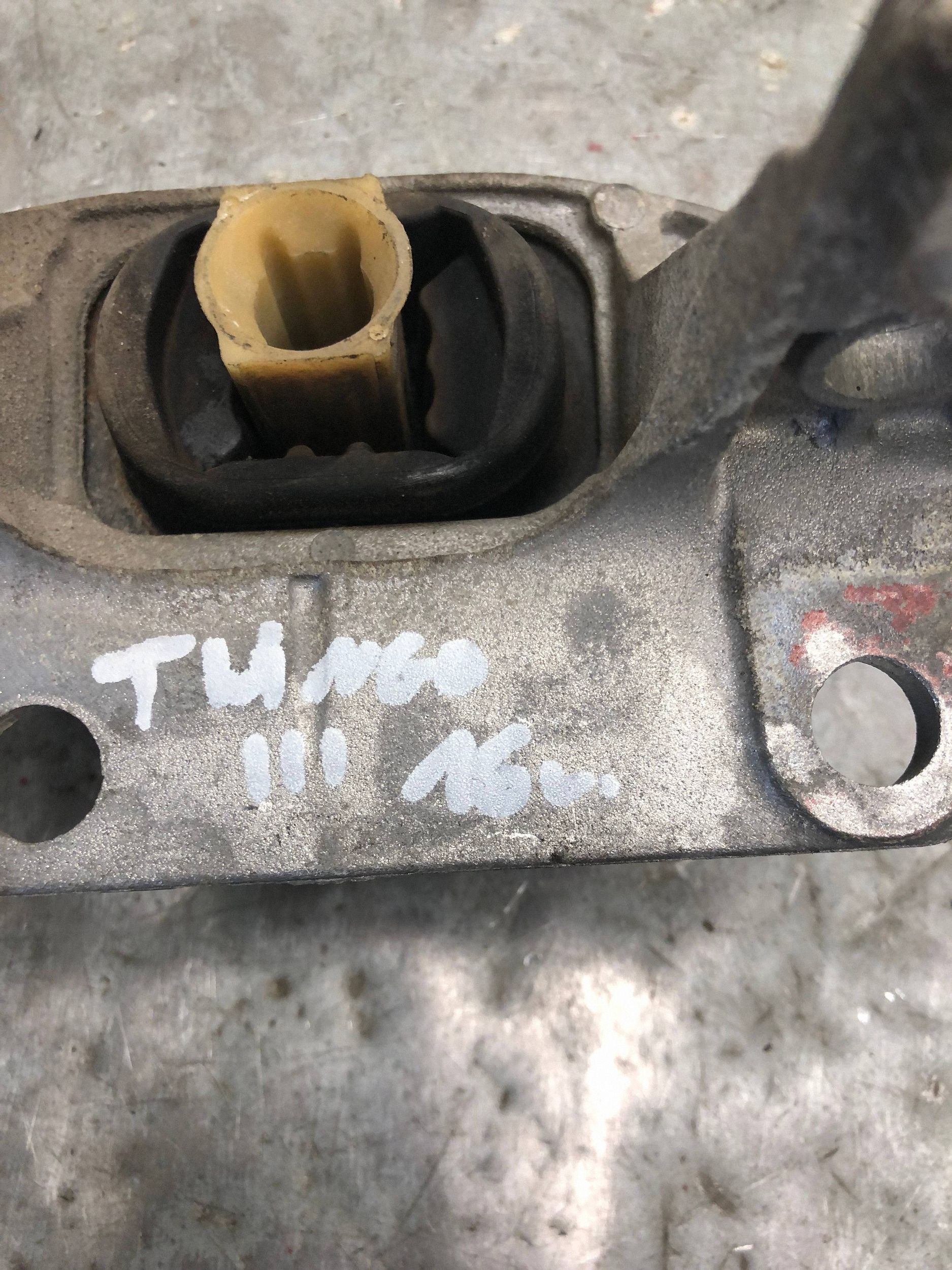 holder engine mount RENAULT TWINGO III 112127847R