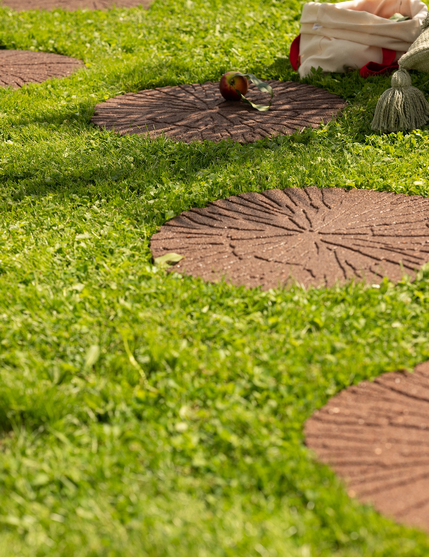 Płytka ogrodowa dekoracyjna ECO ścieżka masywna brąz wzór PIEŃ DREWNO 46cm Materiał inny materiał