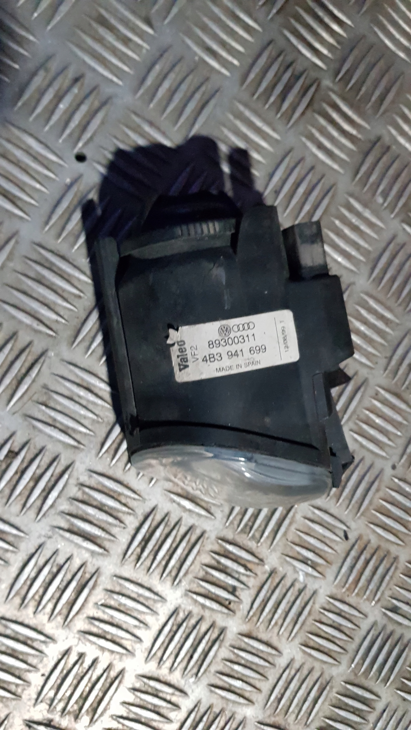 AUDI A6 C5 Nebelscheinwerfer links 4B3941699