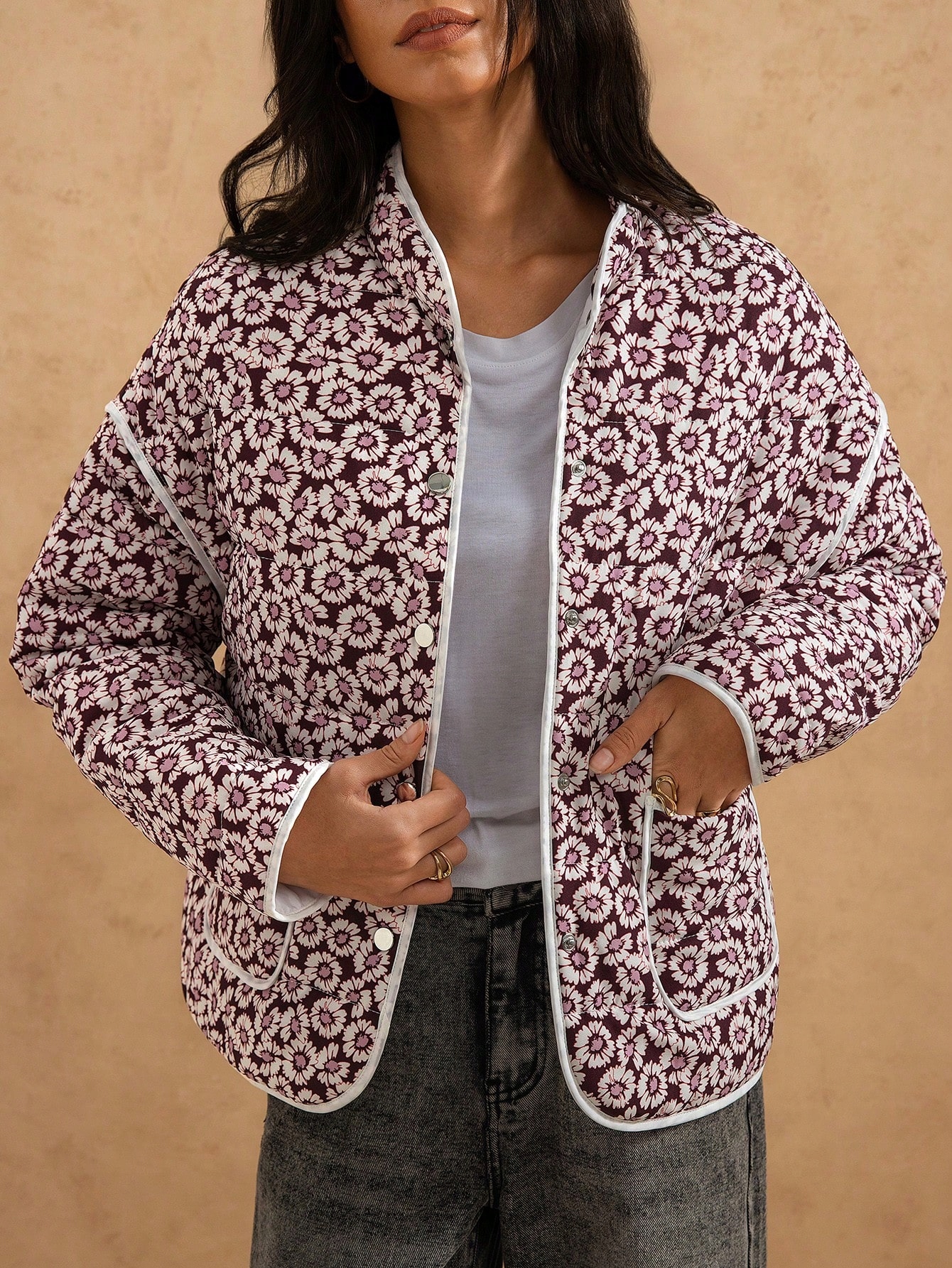 Produkt Forever 21 Dámský kabát s dlouhým rukávem a květinovým prošíváním