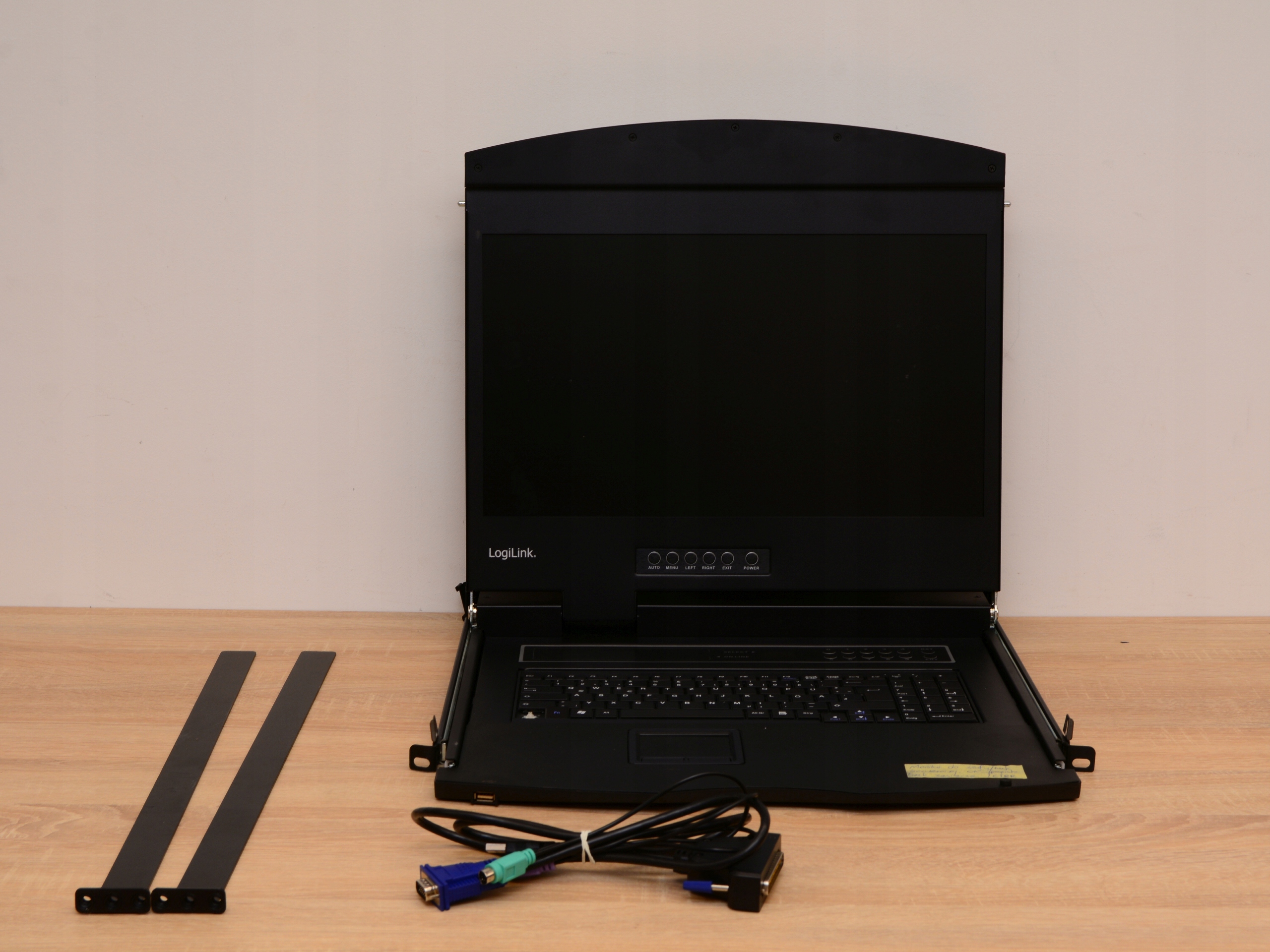 Uszkodzony LogiLink Professional Konsola LCD KVM z monitorem Kod producenta LogiLink Professional Konsola LCD KVM