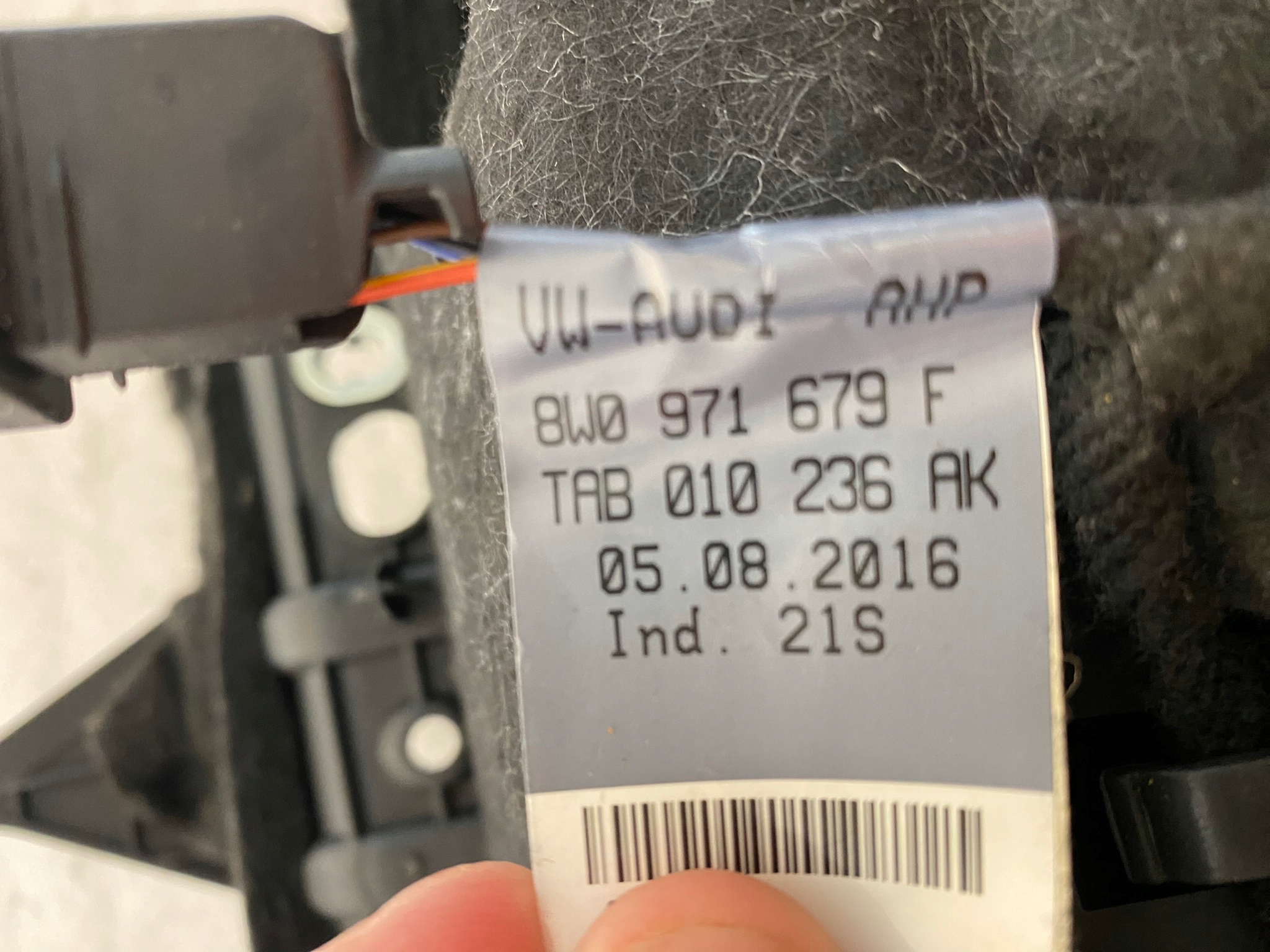 Audi A4 B9 бардачок пассажира ac 8W1880302