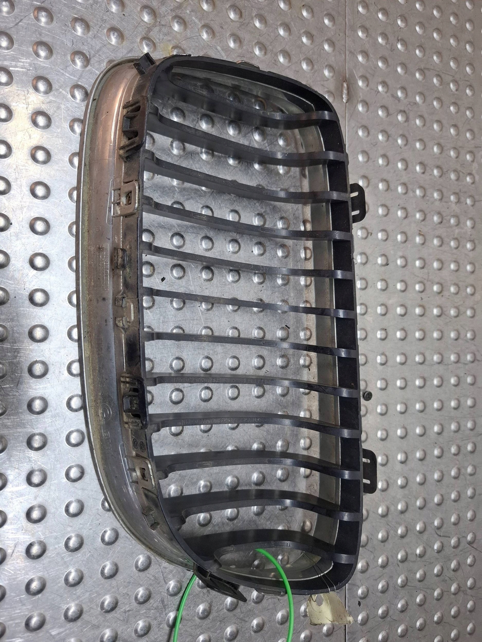 bubreg maska branika desna maska 7201968 BMW 3 E90 E91 E91 LIFT