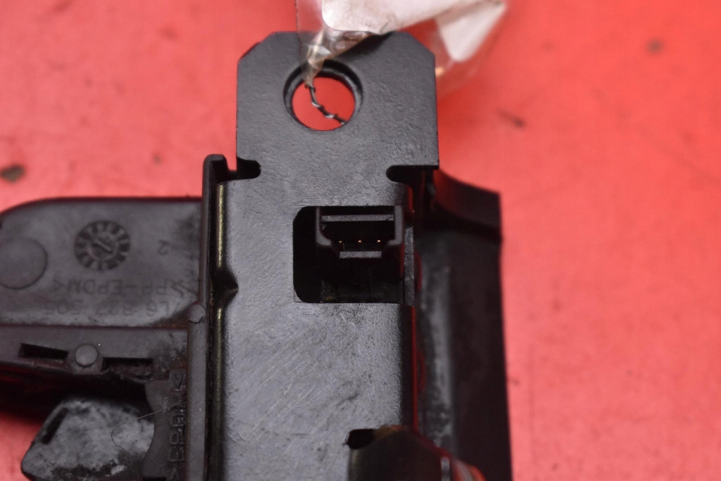 lock bonnet rear part boot 7L6827505 VW TOUAREG 1 and 02-07