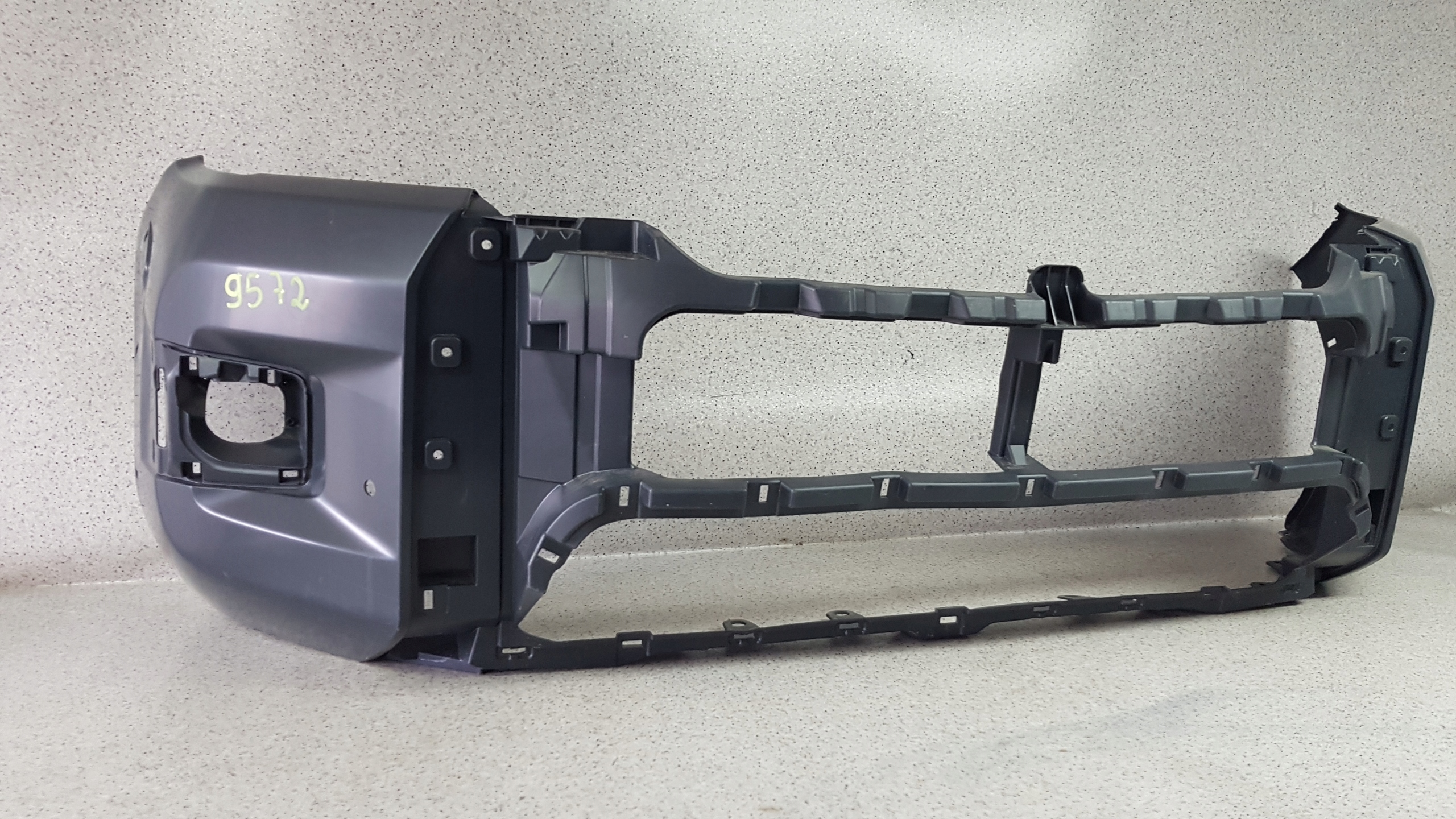 TOYOTA HILUX INVINCIBLE 2020 - new ORGINAL bumper front 9572