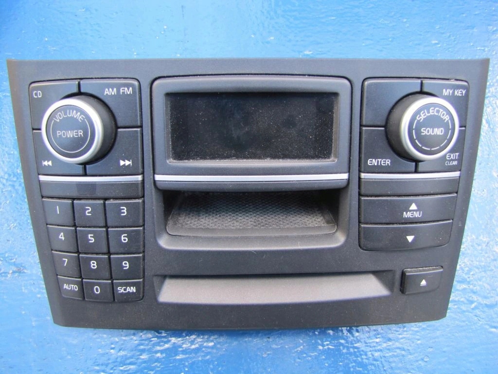 VOLVO XC90 LIFT - control panel RADIO player
