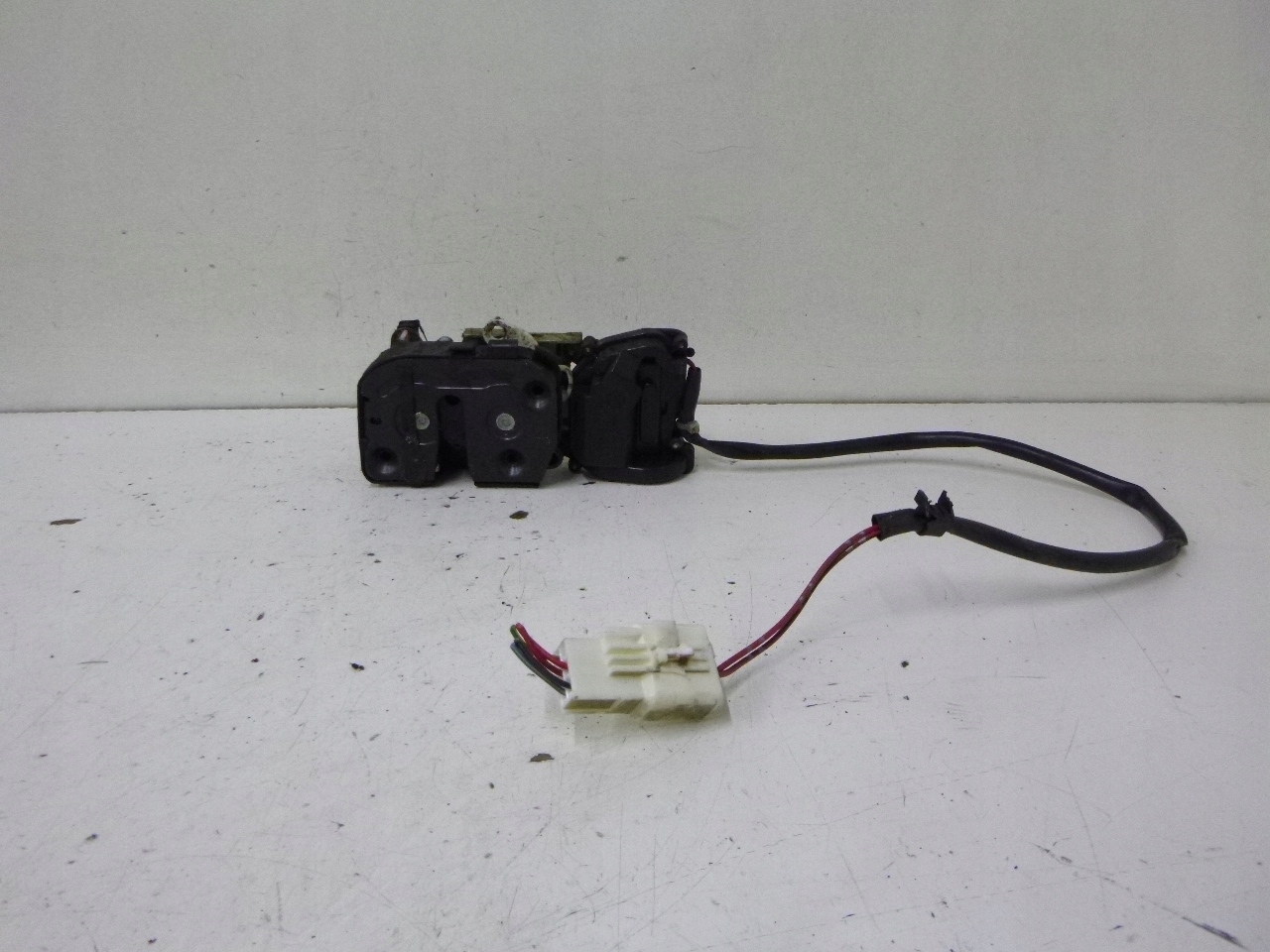 lock door front right Mazda Premacy 2003