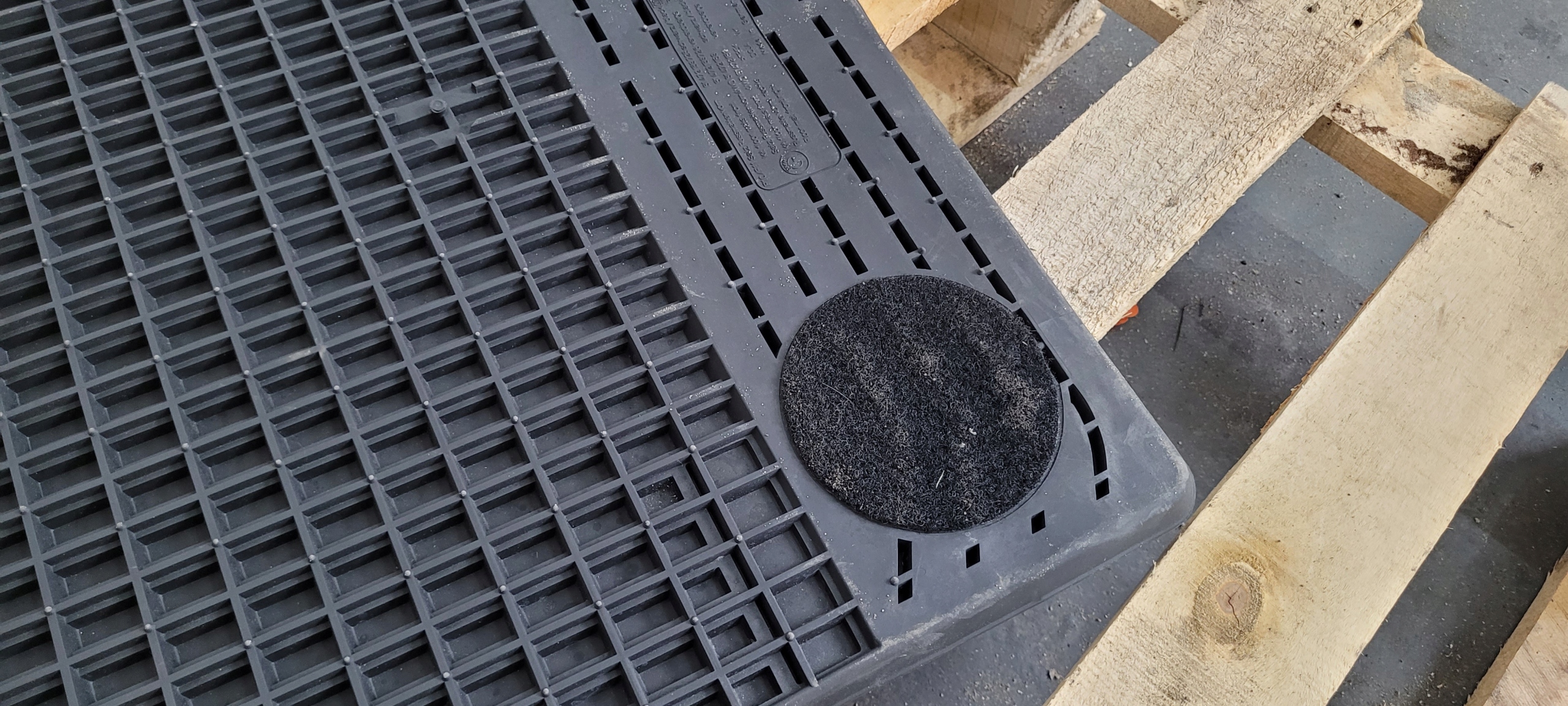 BMW F30 mat rubber front 51472153725