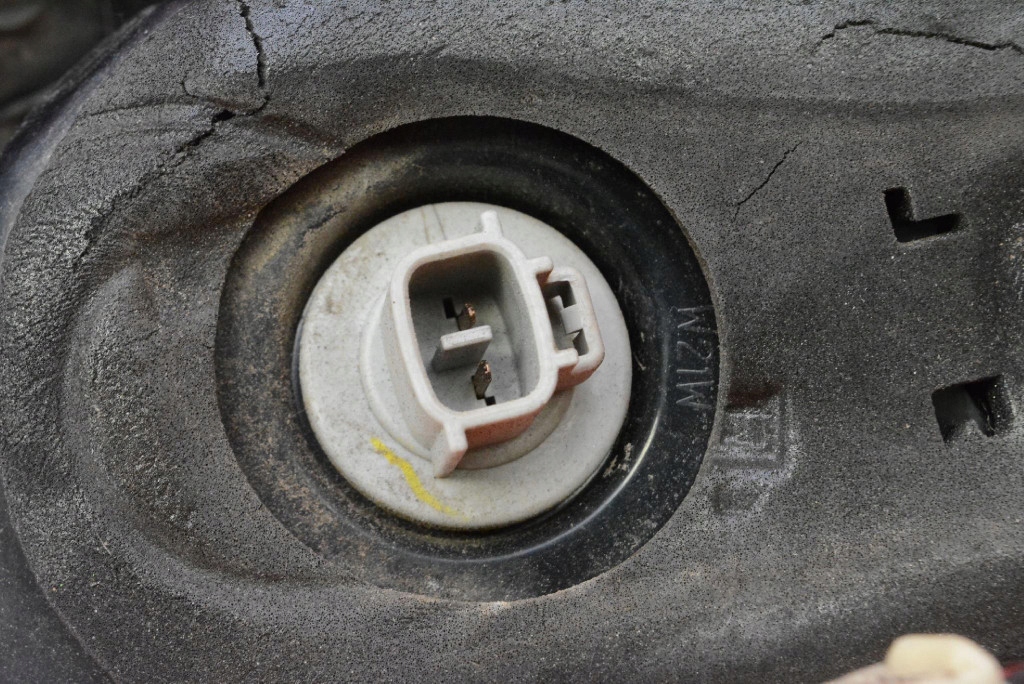 light right rear part rear 220-87642 MITSUBISHI GRANDIS 03-11