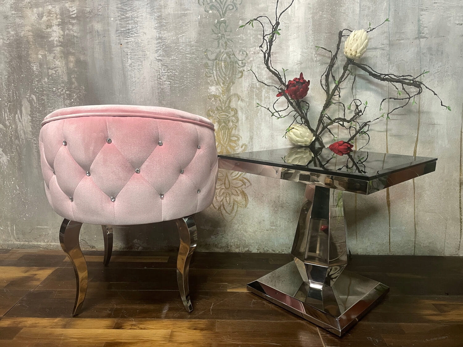 Fotel Glamour Różowy - Elegancja i Luksus! Głębokość mebla 65 cm