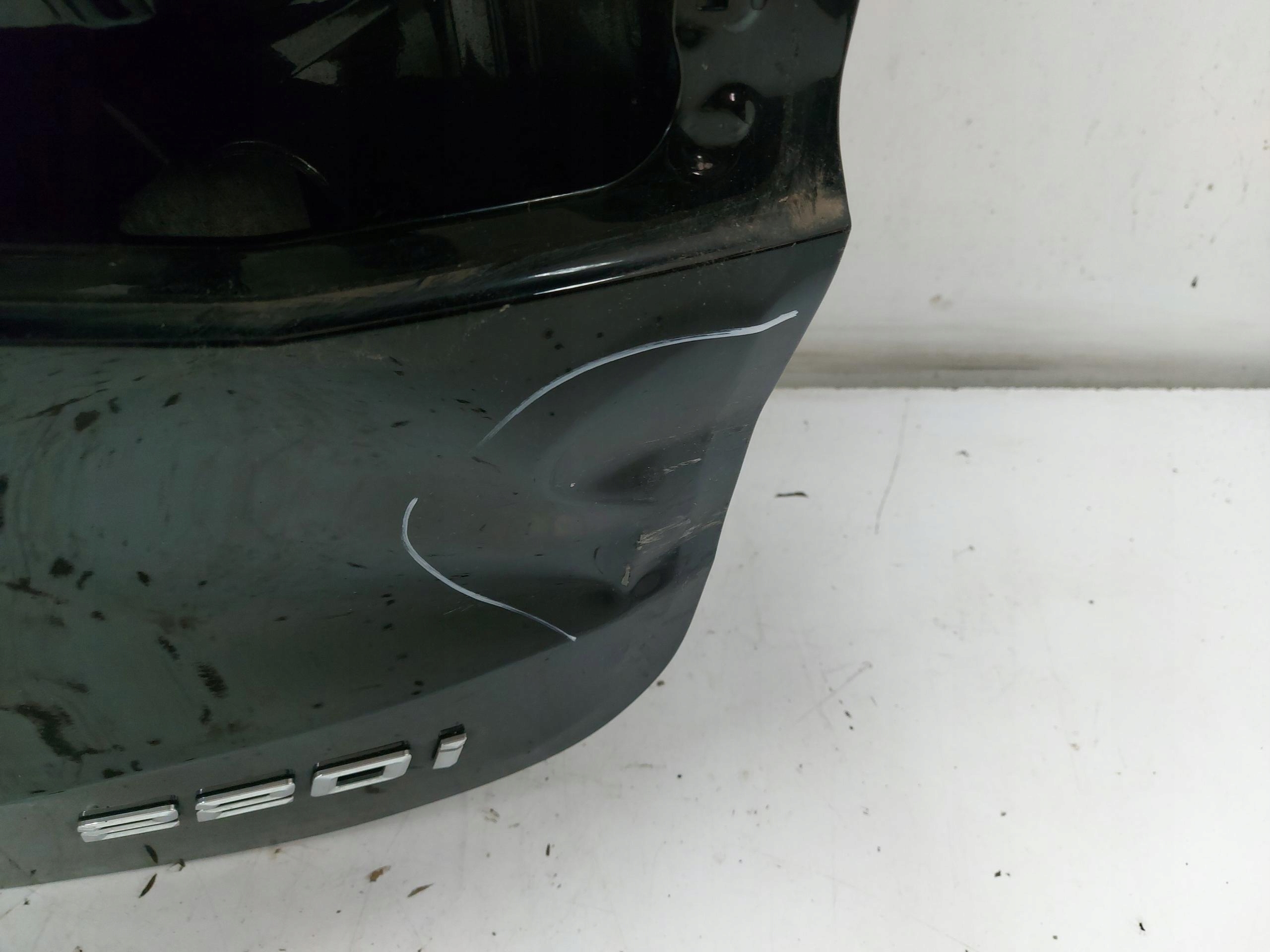 BMW U06 200i trunk door boot 668
