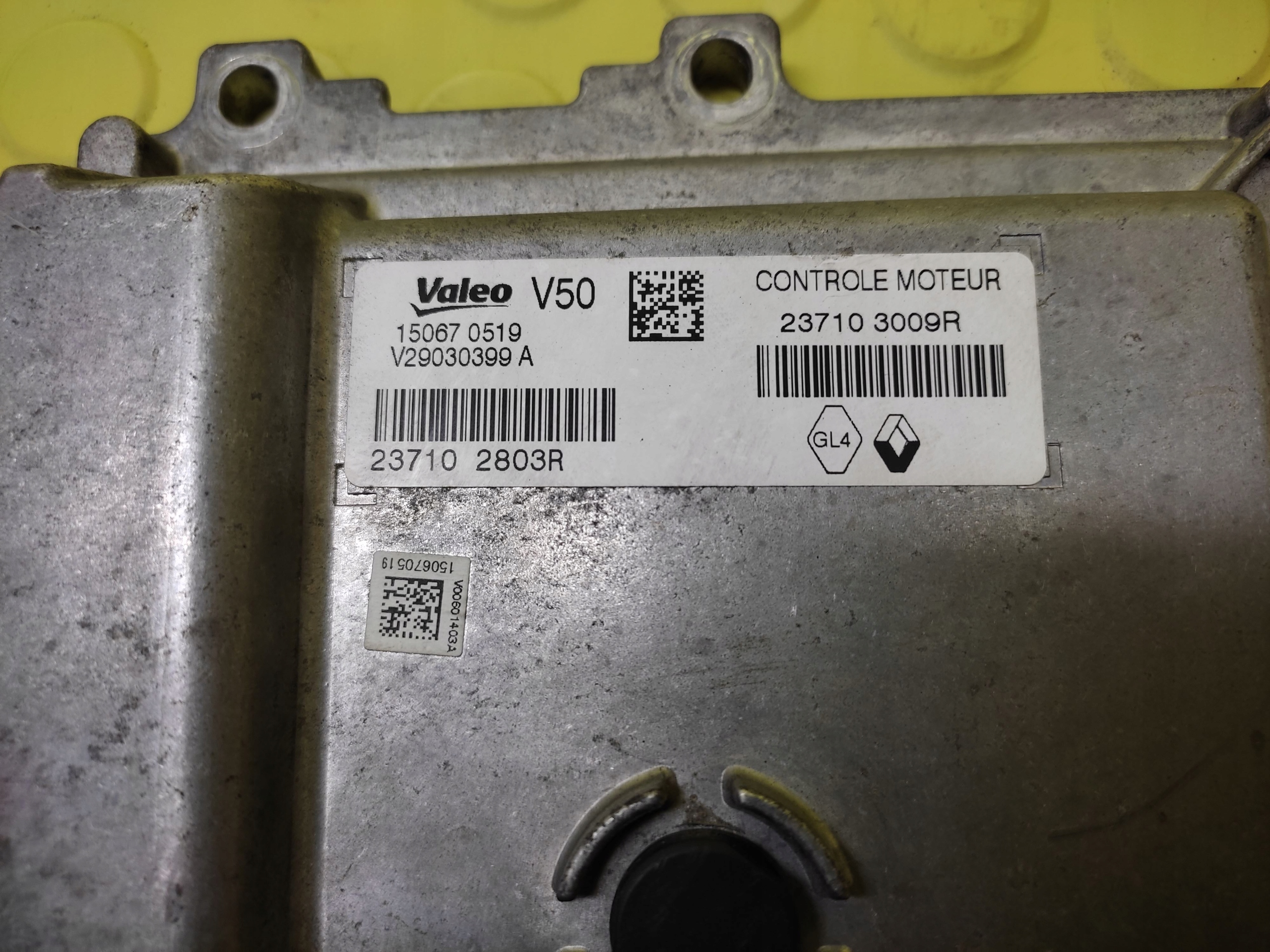 DACIA SANDERO control unit of the engine 237102803R