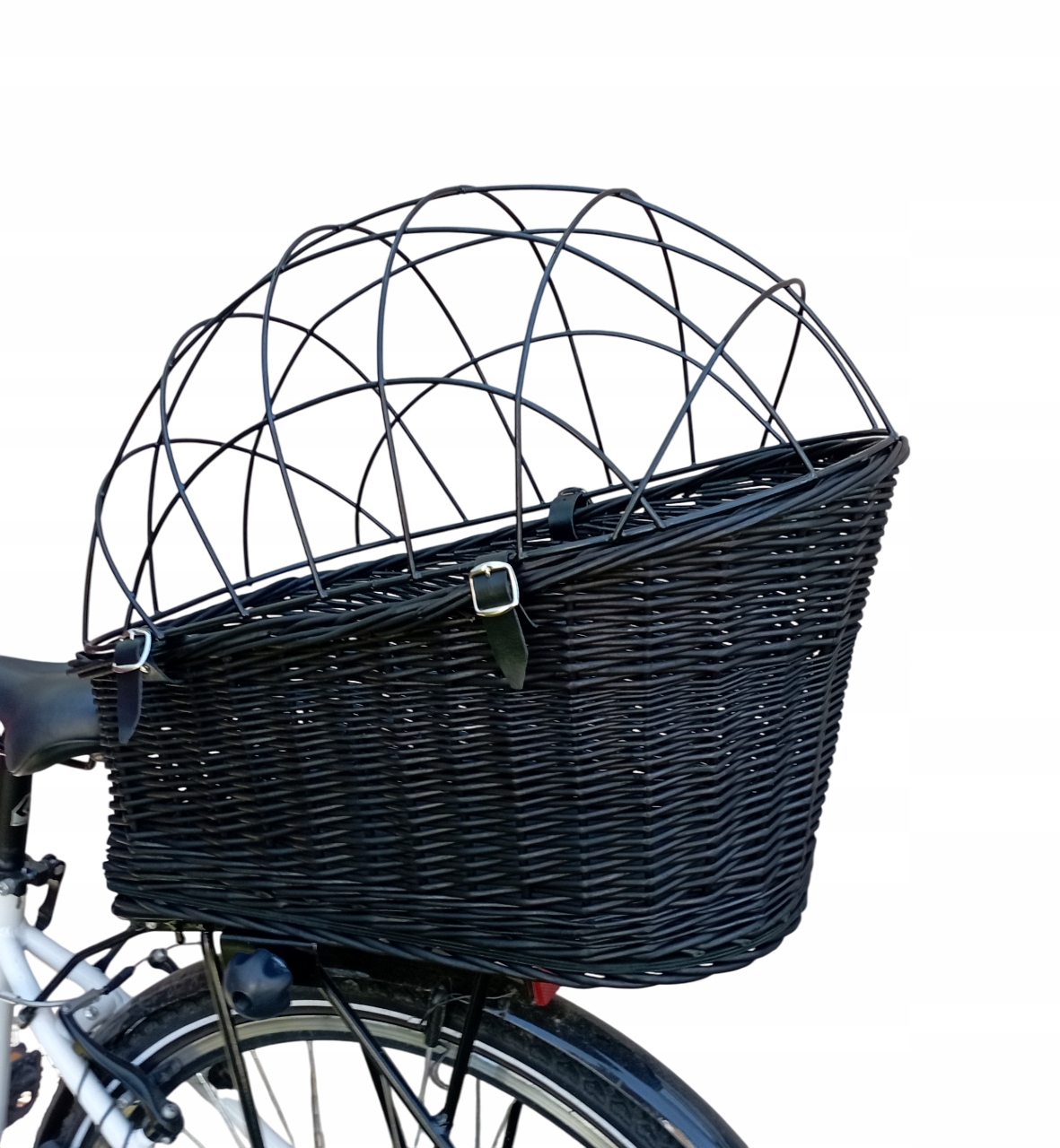 Czarny kosz wiklinowy koszyk na rower na Bagażnik