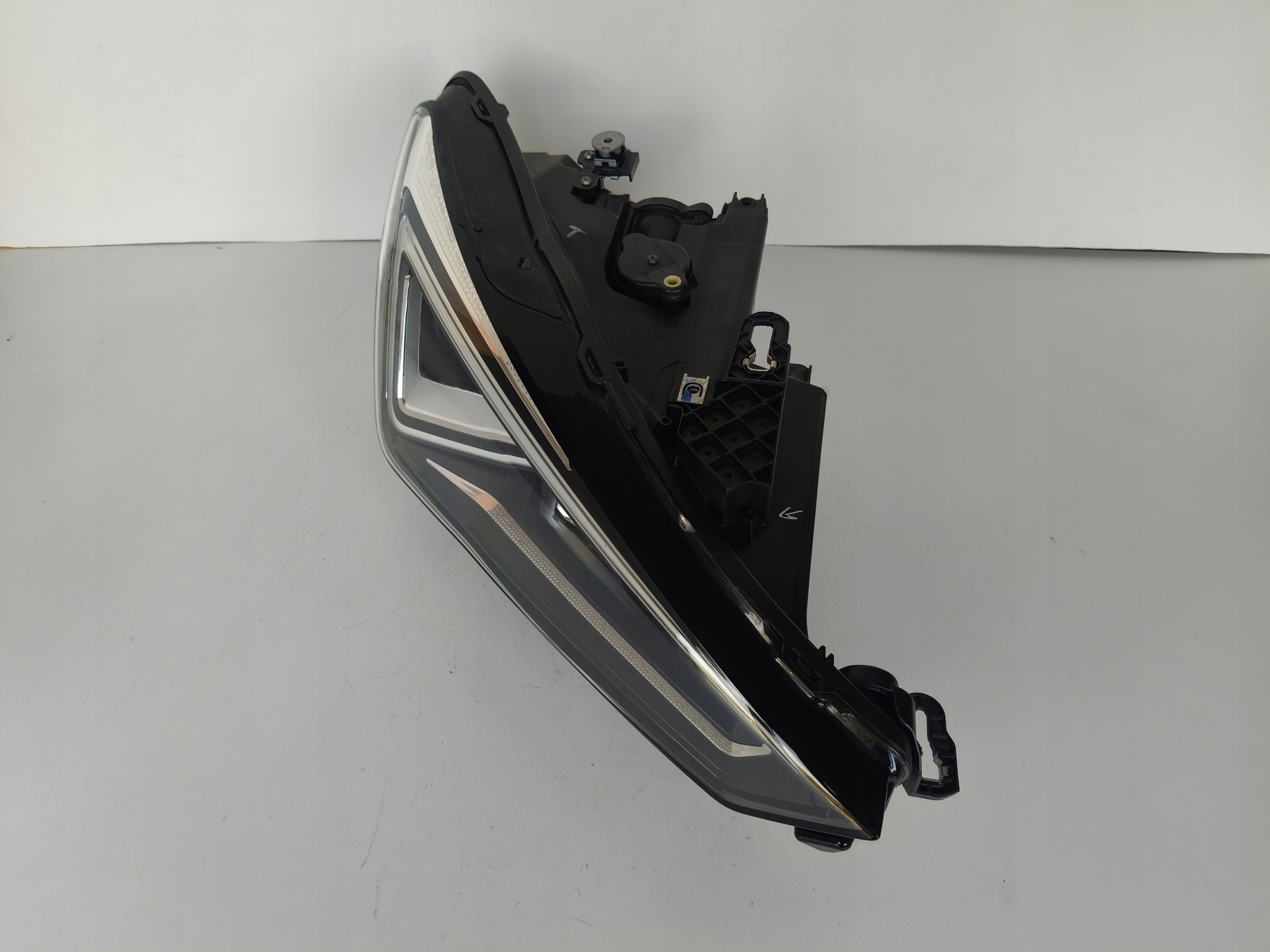 light right REFLEKTOR SEAT CUPRA FORMENTOR 5FF 20- FULL LED