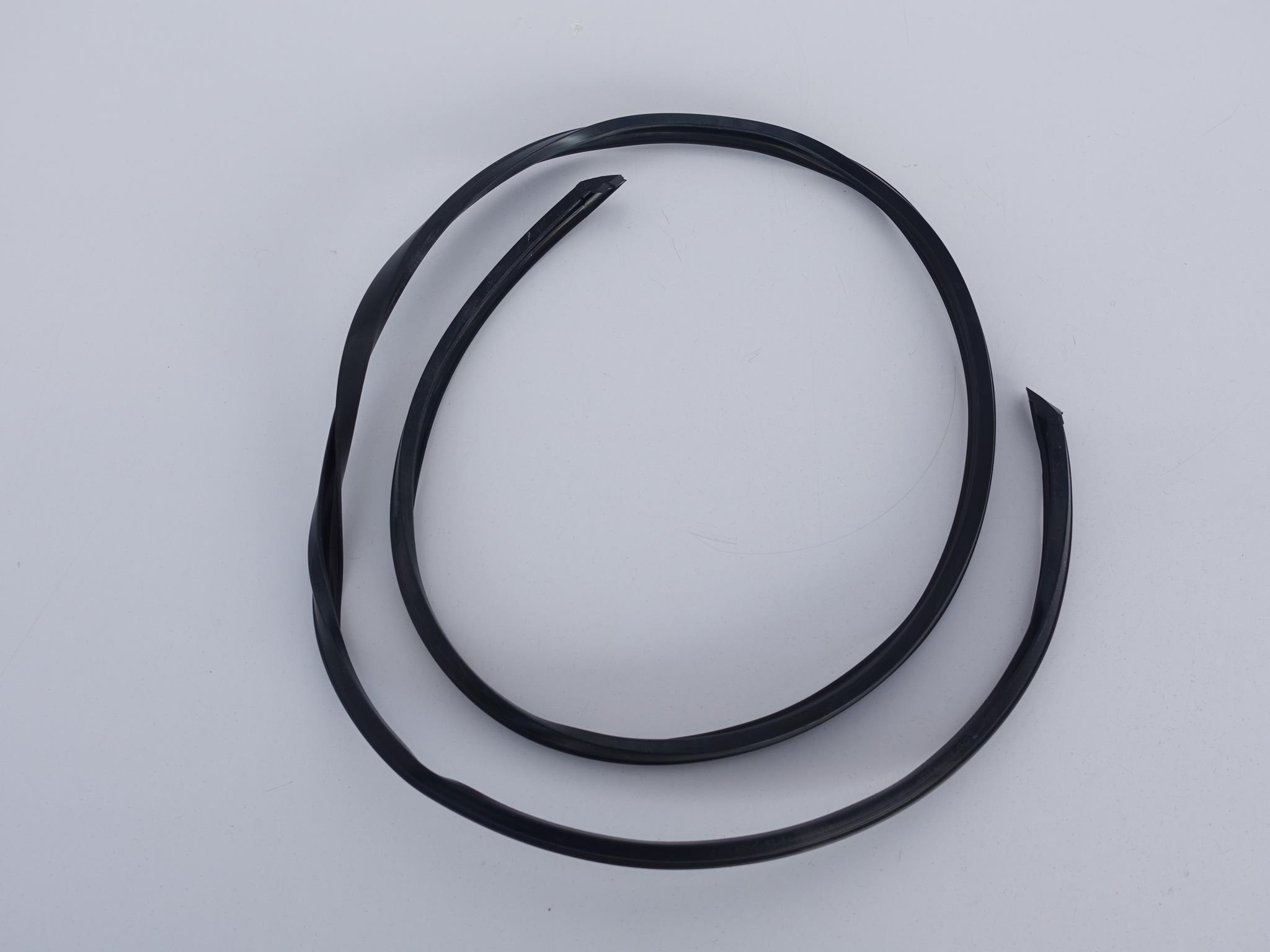 RANGE ROVER VOGUE L405 13 USZCZELKA SPOILERA TYL