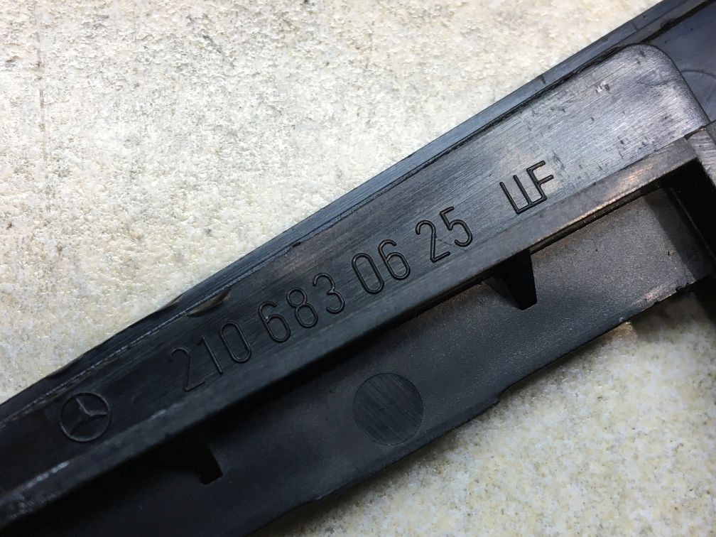 telaio consolle Comandi W202 2.2 CDI 2106830625