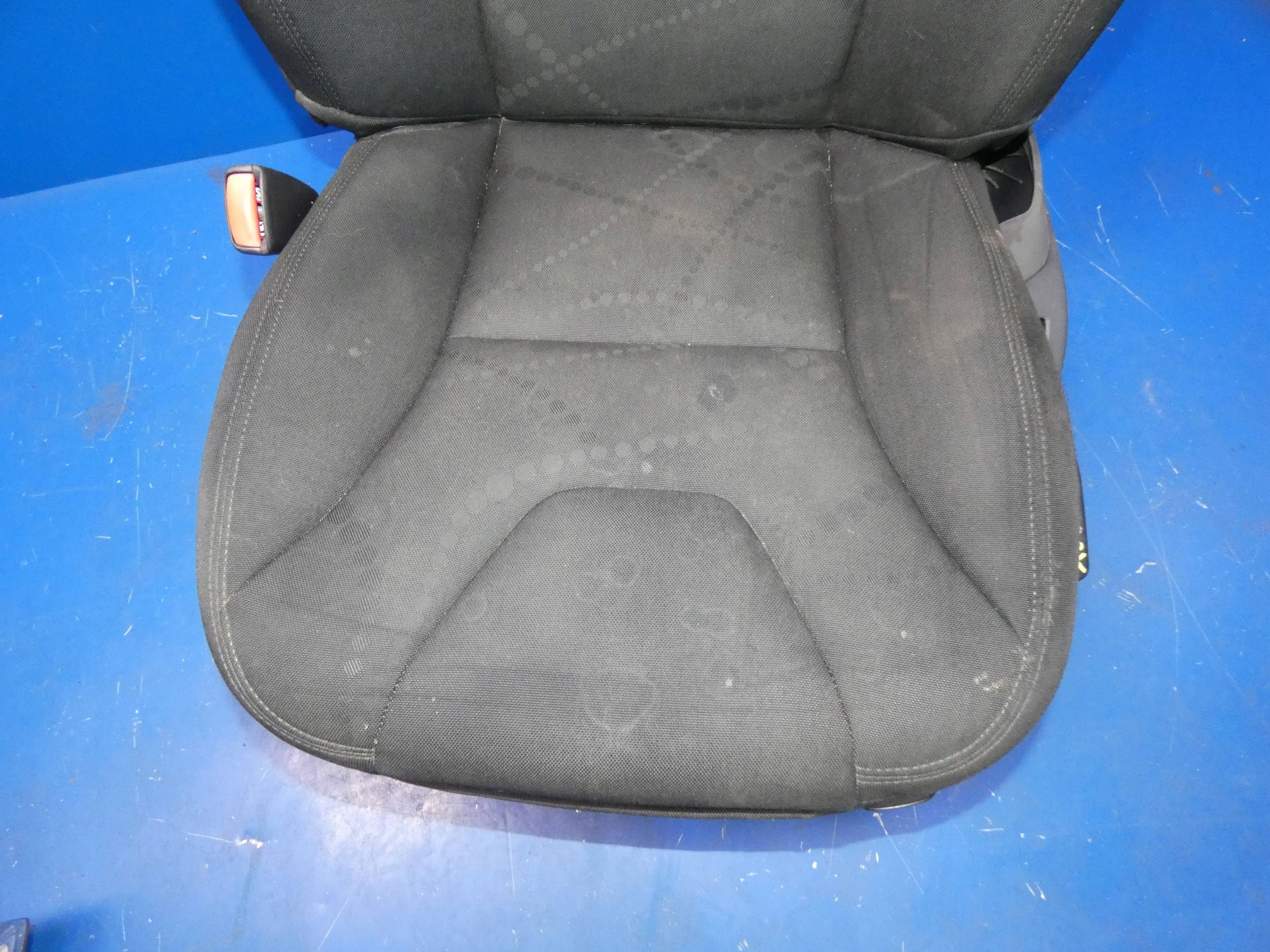 VOLVO XC60 and seat left driver´s MATERIAL