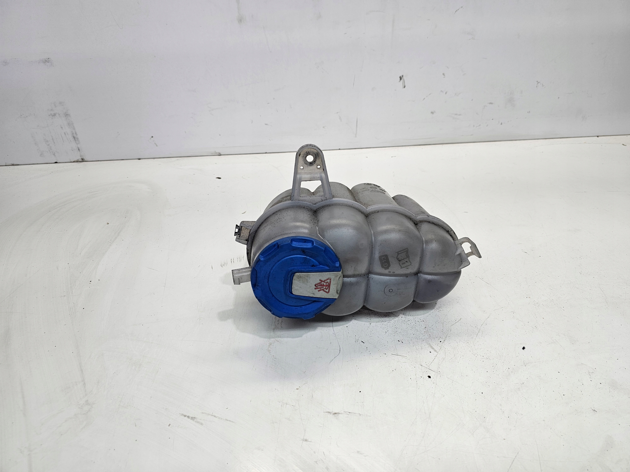Scheibenwaschbehälter AUDI A4 B9 A5 8W 8W0121405E