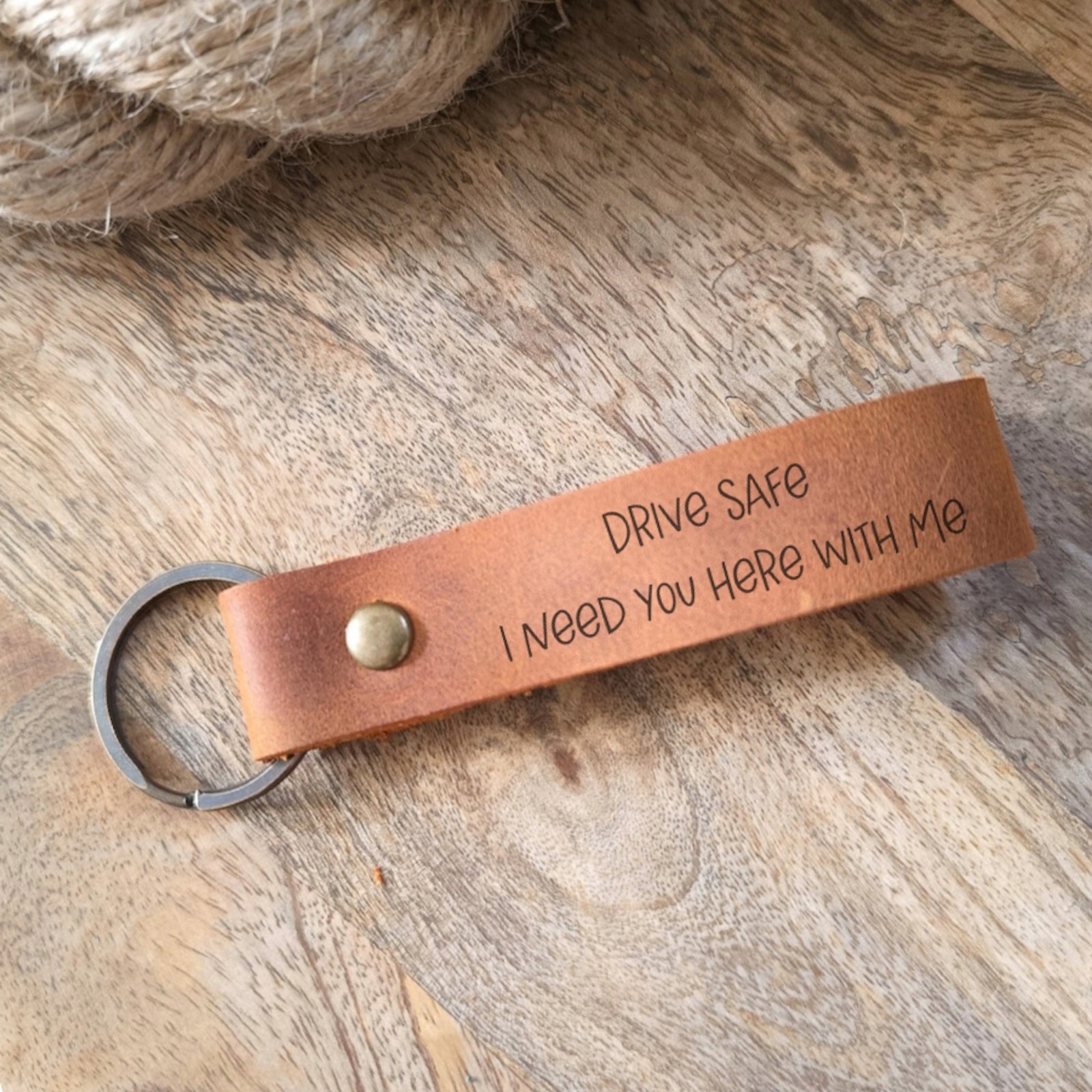 Drive Safe I Need You Here Přívěsek Na Klíče s gravírováním kožený personalizovaný