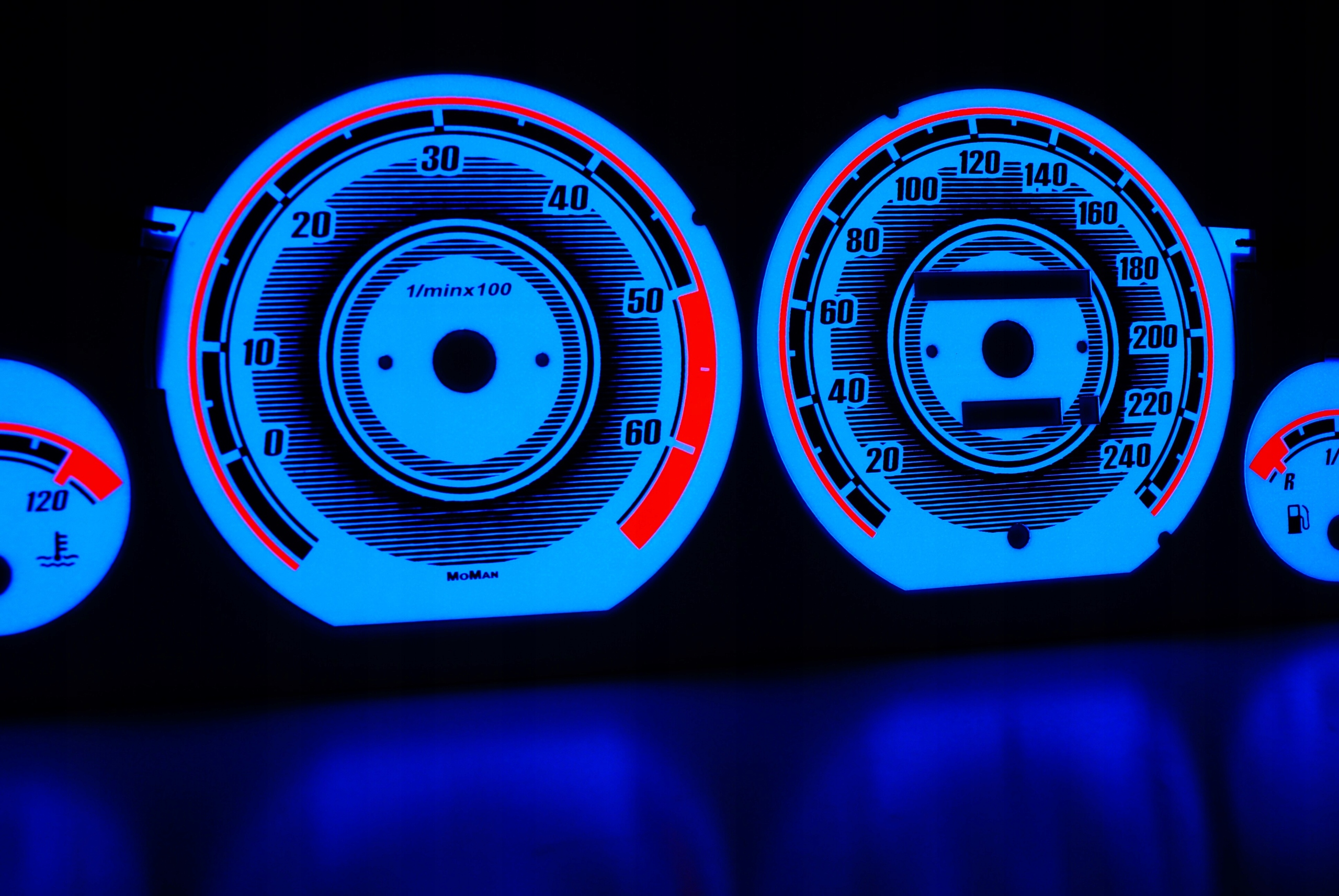 MoMan tarcze licznika INDIGLO AUDI 80, 90 wzór 3 Waga produktu z opakowaniem jednostkowym 0.4 kg