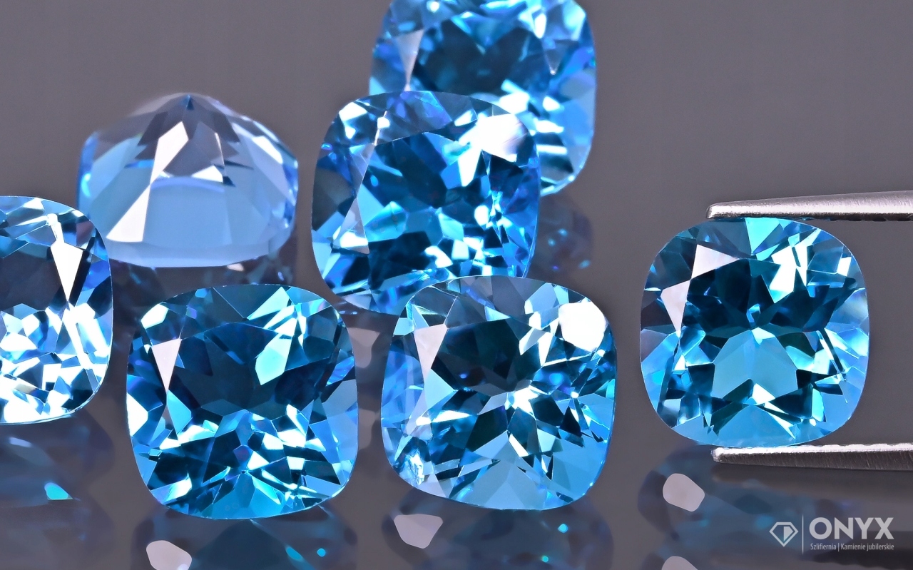 Topaz Swiss Blue fazetovaný cushion 8x8 mm