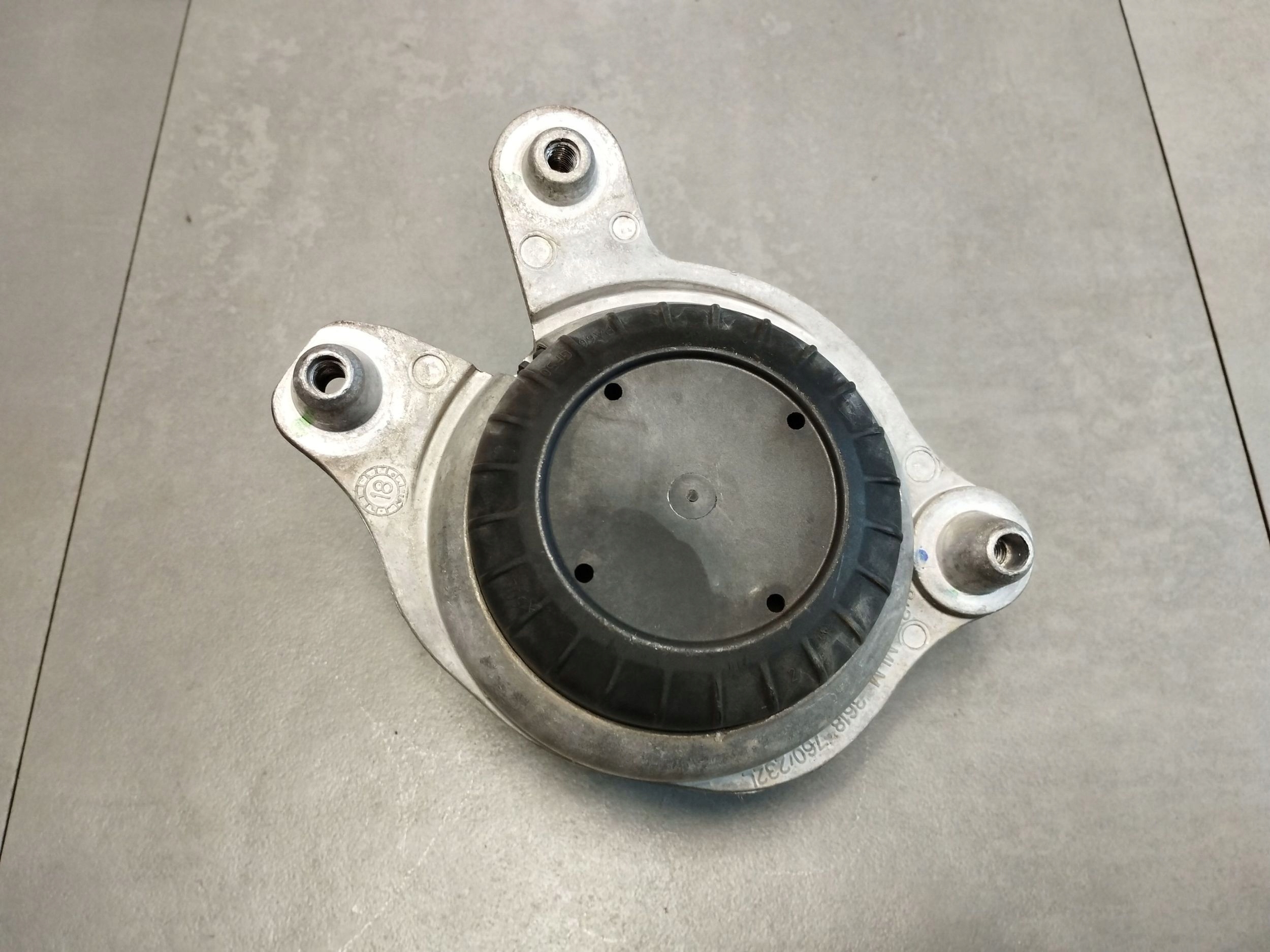 Mercedes-Benz E W213 2018 2.0 CDI engine mount A2132400500