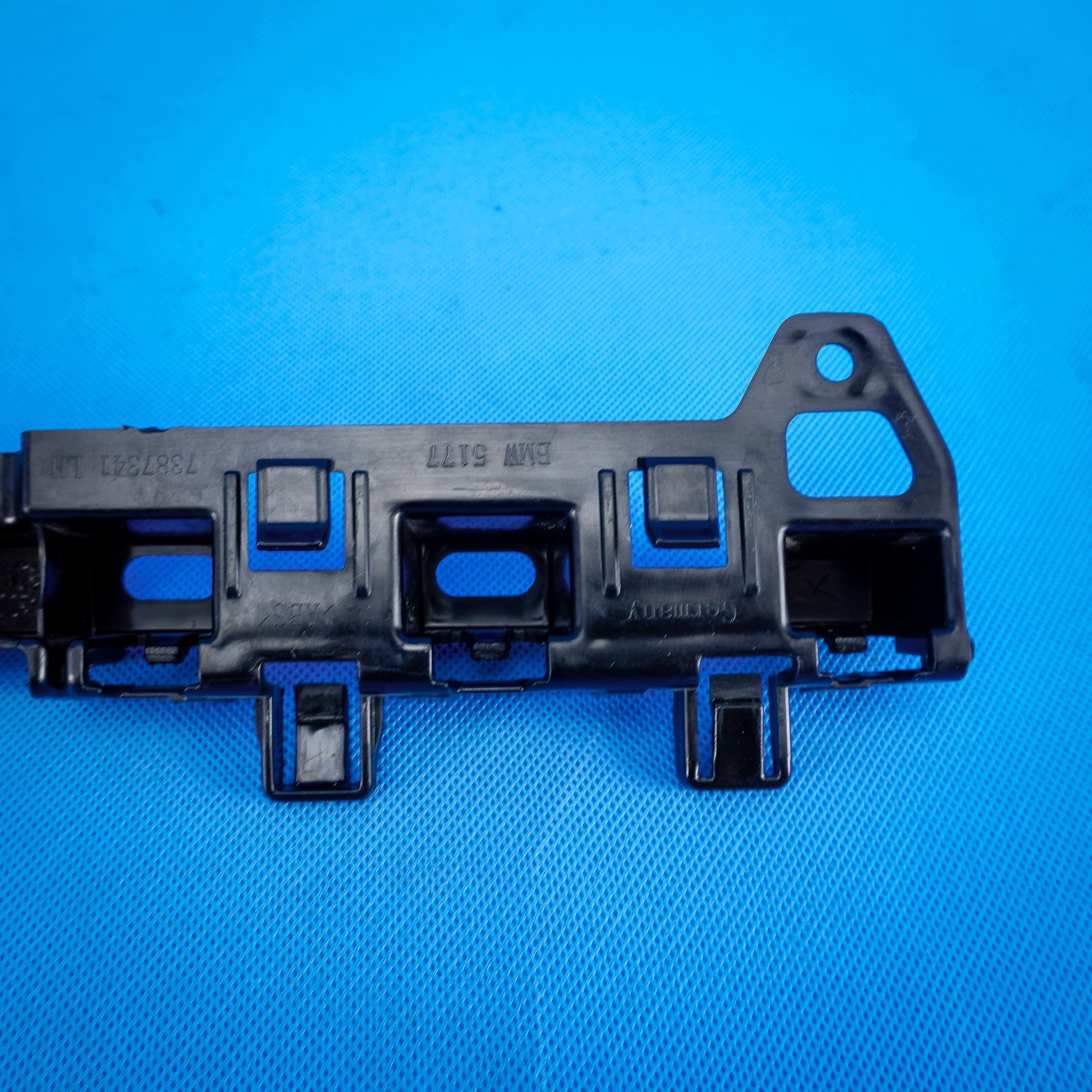 Support Support plaque Couvertures progowej Gauche BMW 5 G30 M 51777387341 7387341 25km