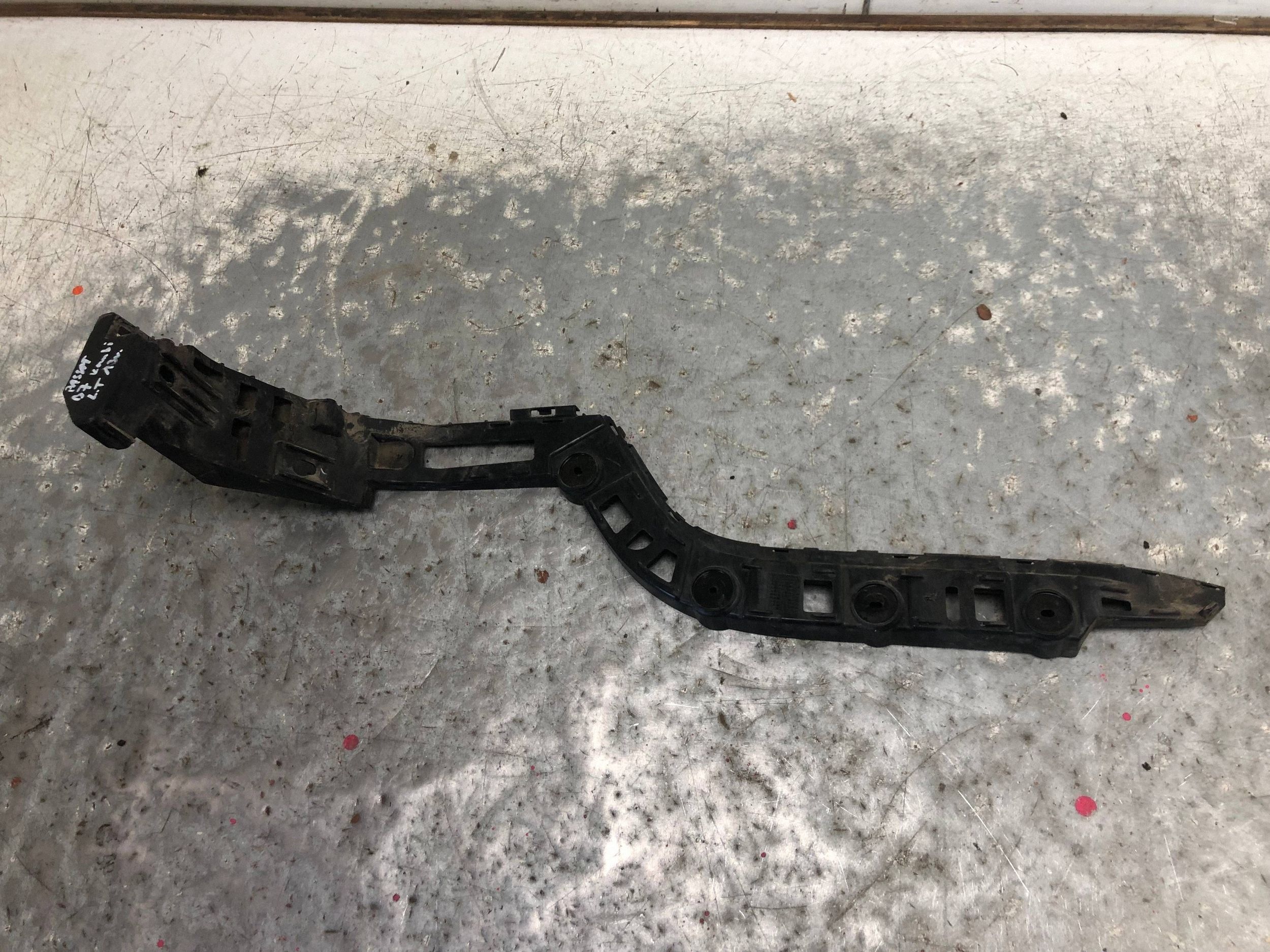 bumper bracket left rear part VW PASSAT B7 KOMBI 3AF807393