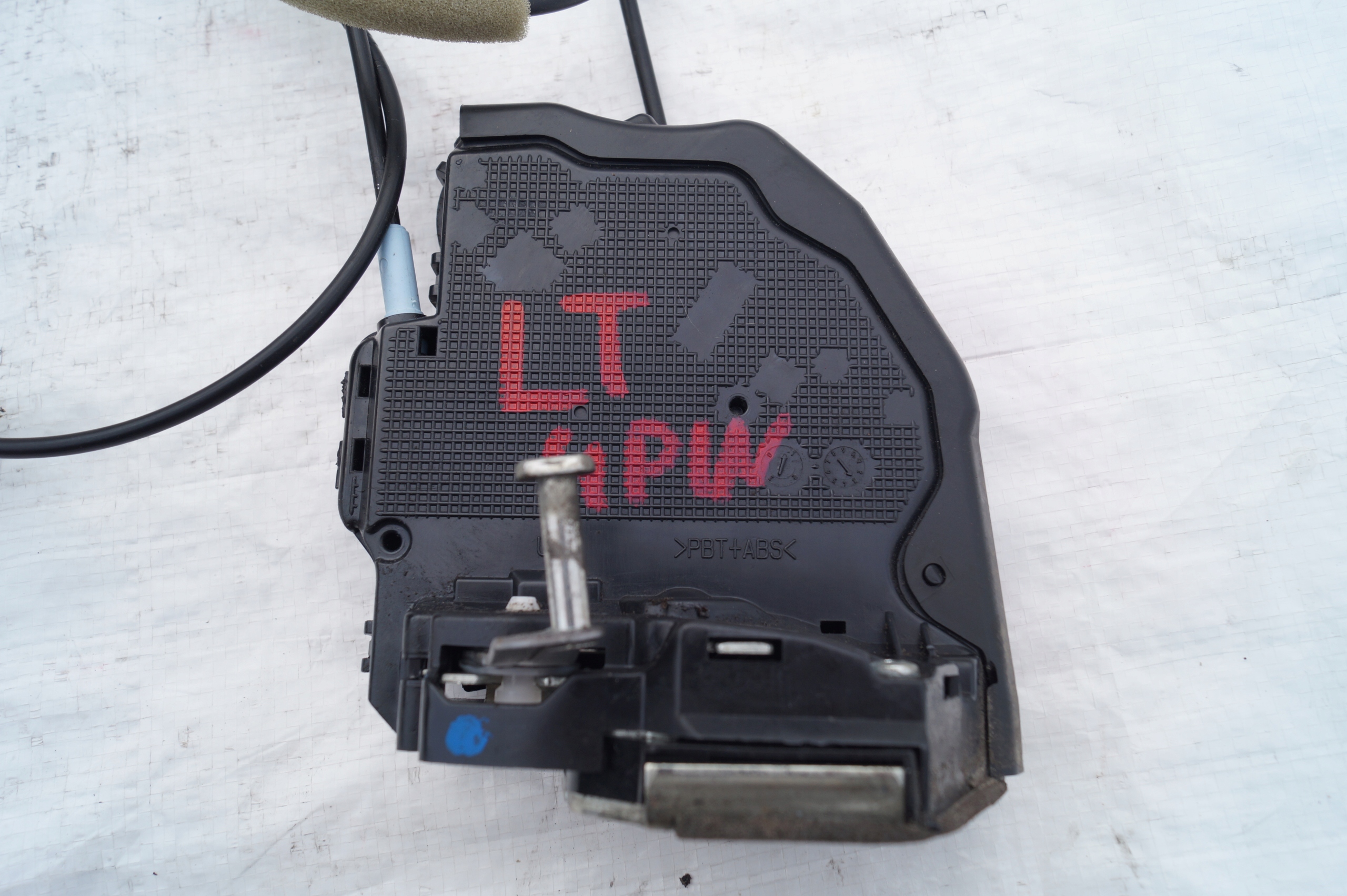 lock door rear part left TOYOTA HIGHLANDER II 2 4 PINY