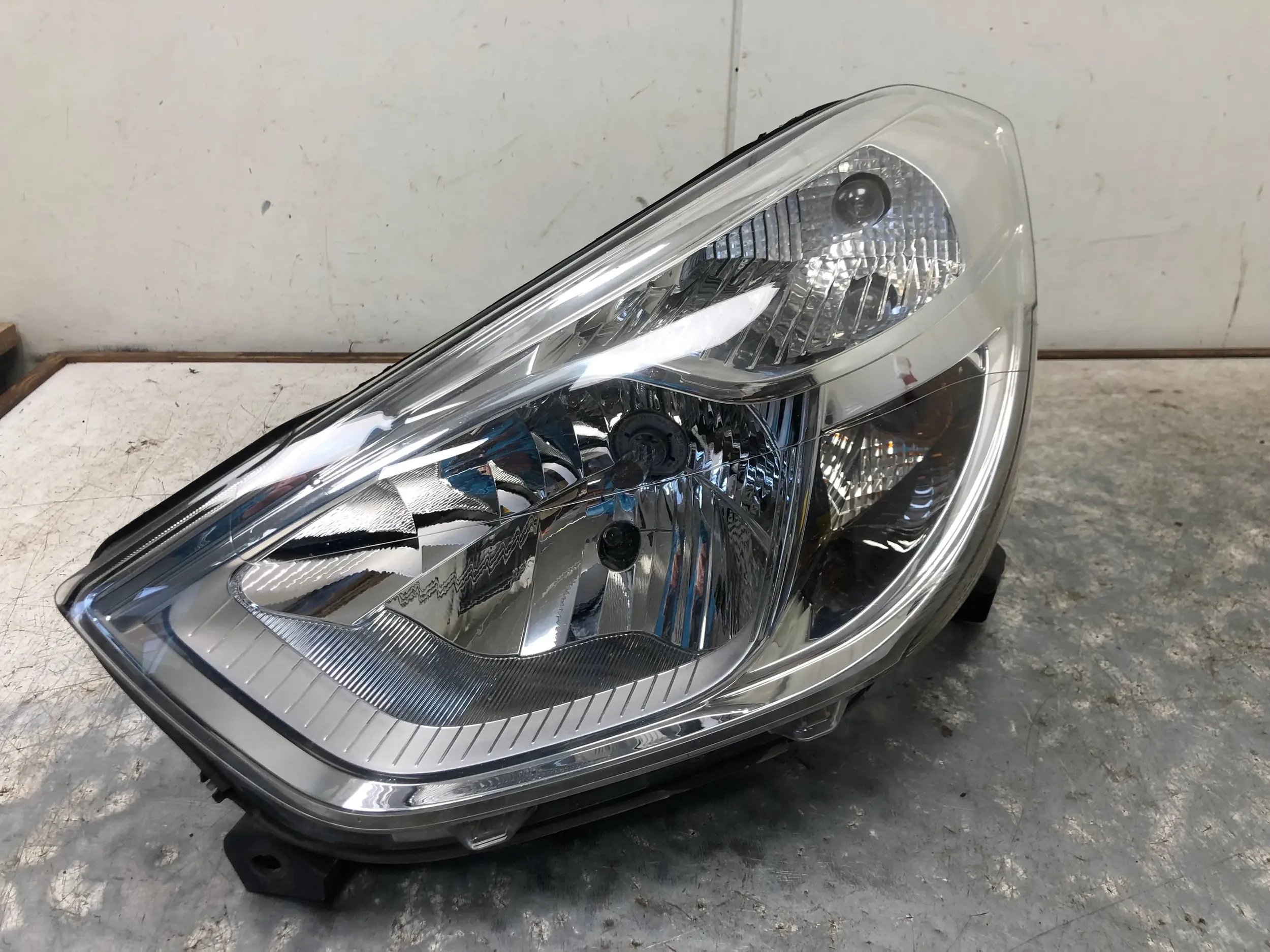light left front DACIA DOKKER 260607950R EUROPA