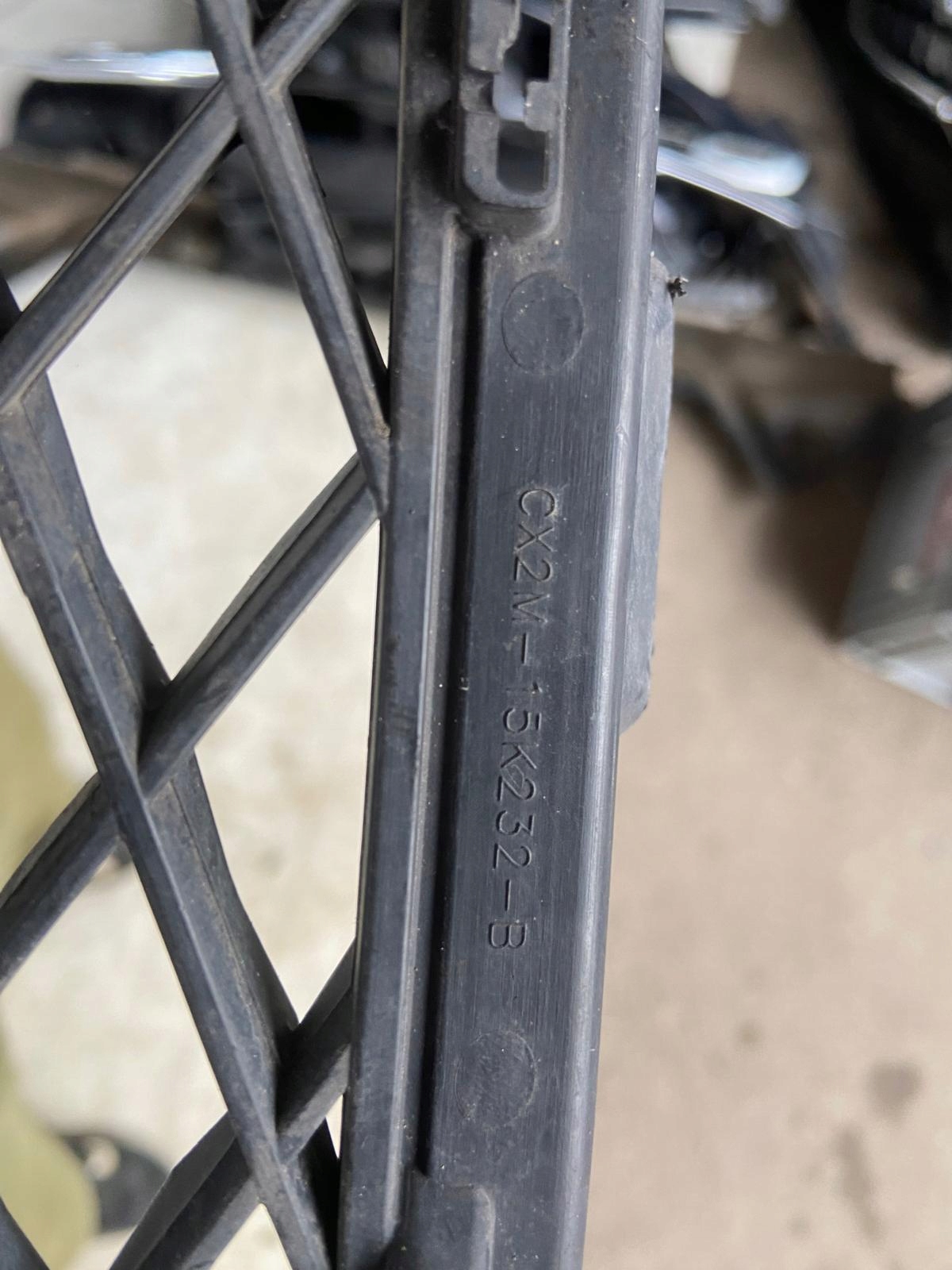 JAGUAR XF X250 07-11 grid of a bumper right front